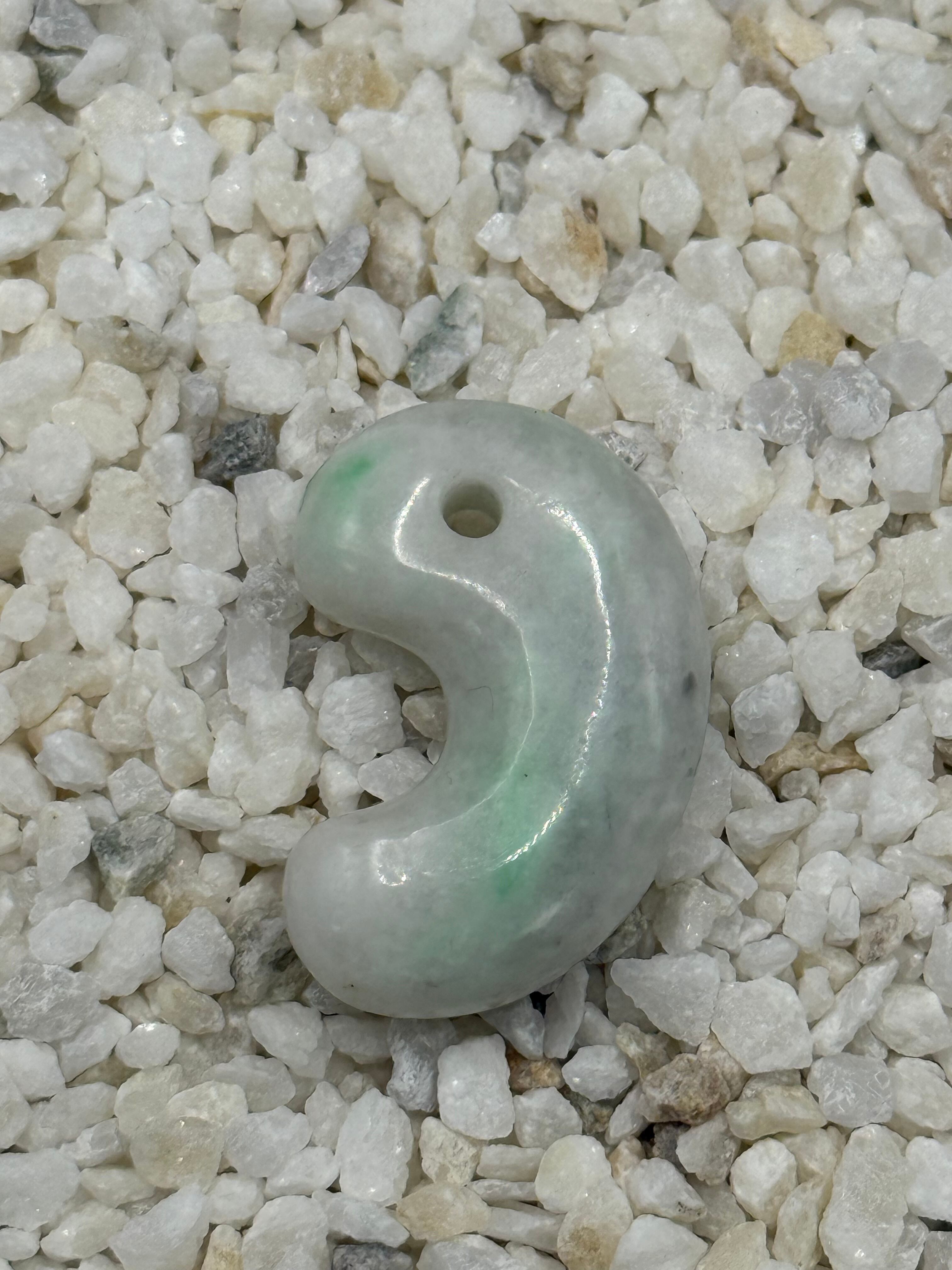 糸魚川翡翠 勾玉 008