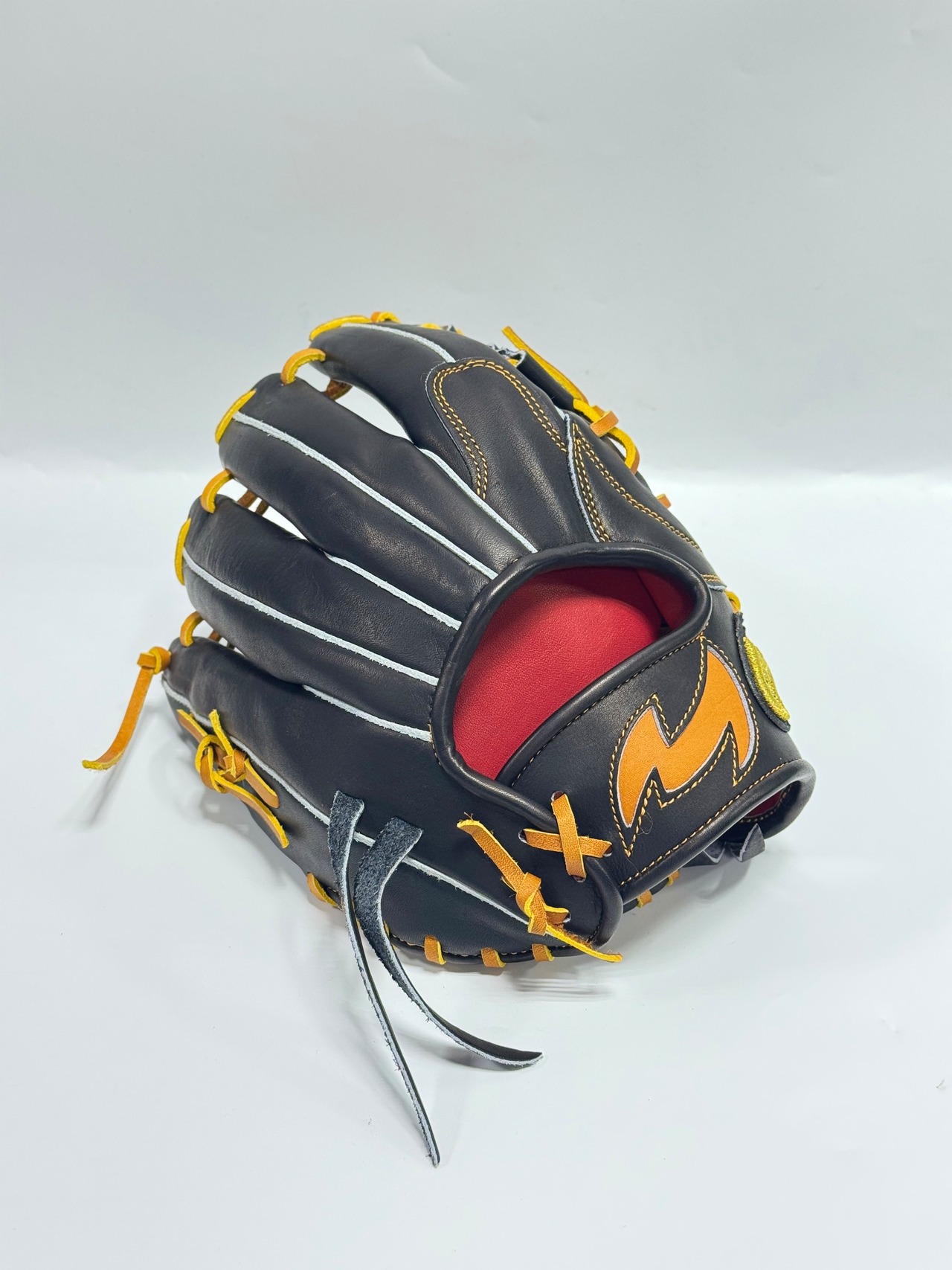 FIRESｰファイヤーズ　限定軟式グラブ　内野手モデル　限定ラベル　ブラック×コルク・画像3