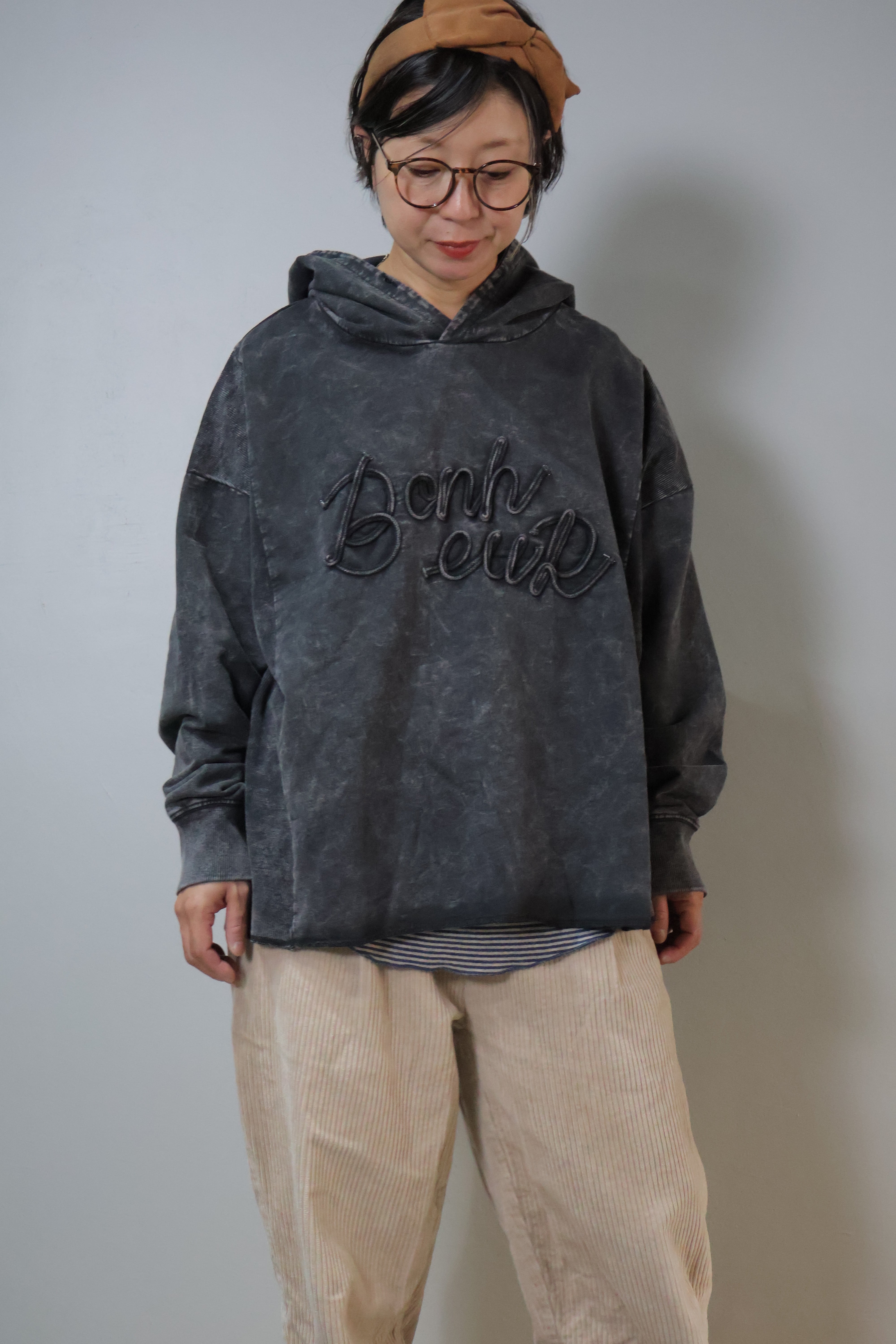 NEW!裏毛ピグメントコード刺繍ロゴフーディー【12509-337-10】2025AW