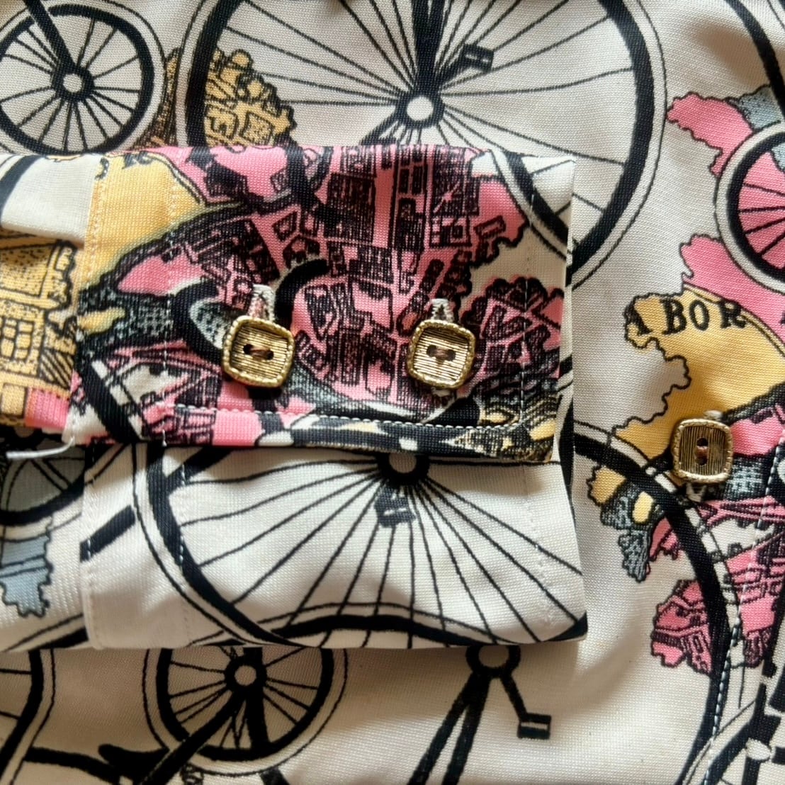 自転車柄のシャツブラウス