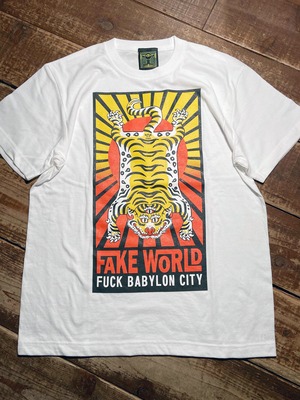 『FAKE WORLD』T-shirt YE×RD（ホワイト）