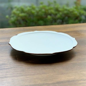 【アウトレット】有田焼　練渕錆桔梗渕唐草彫6.5寸皿 100-041