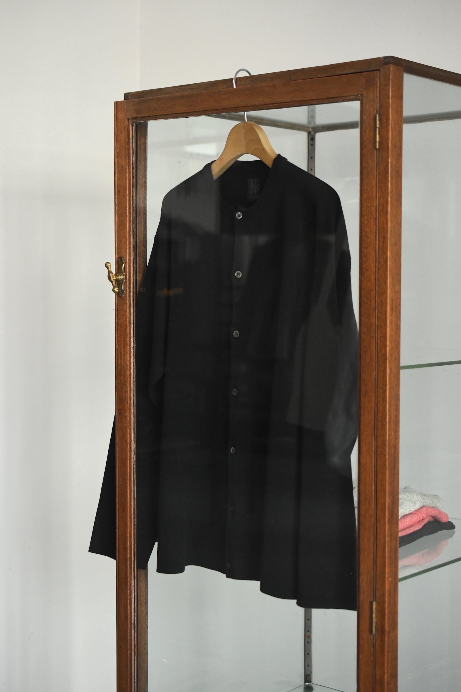 BATONER / 32G SMOOTH KNIT CREW NECK CARDIGAN (Melange Black) | nariwai