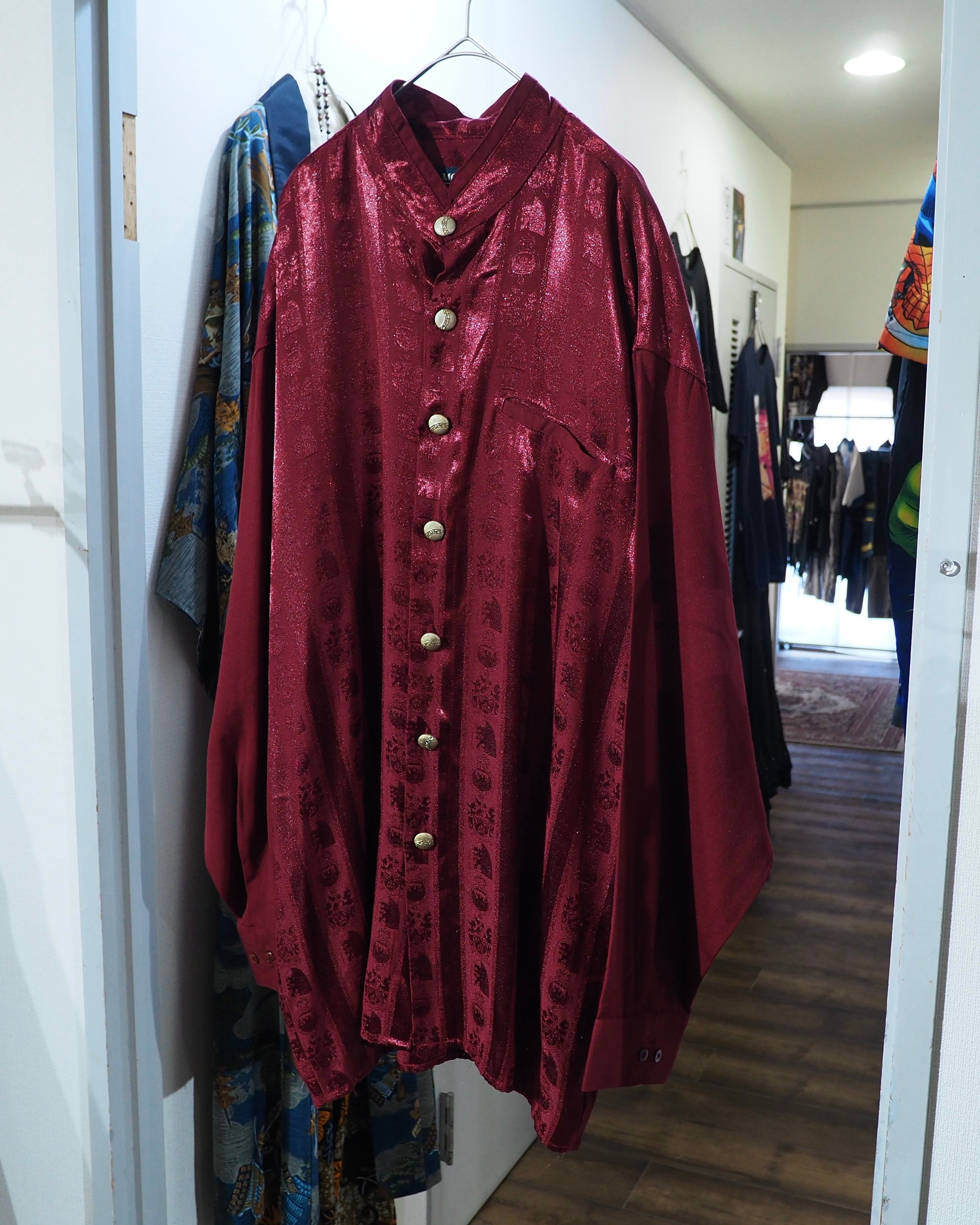 1990s Beautiful Dark Bordeaux × Gold Button Vintage Over silhouette No collar shirt
