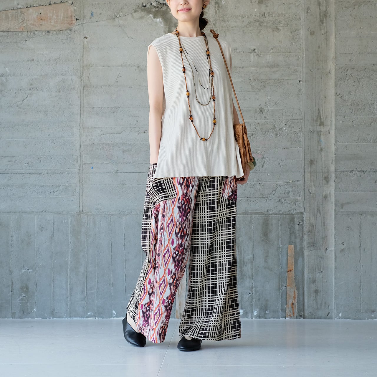 夏に涼しいワイドフレア◎左右で柄が違うクレイジーパターンパンツ