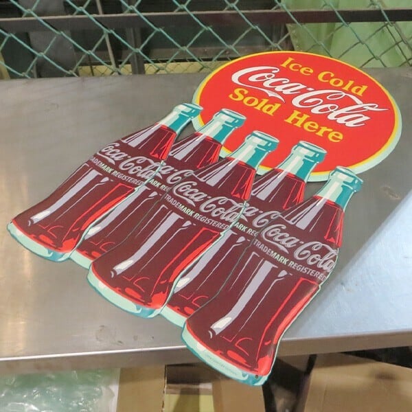 海外直輸入】ダイカット エンボス メタルサイン COCA-COLA ICE COLD