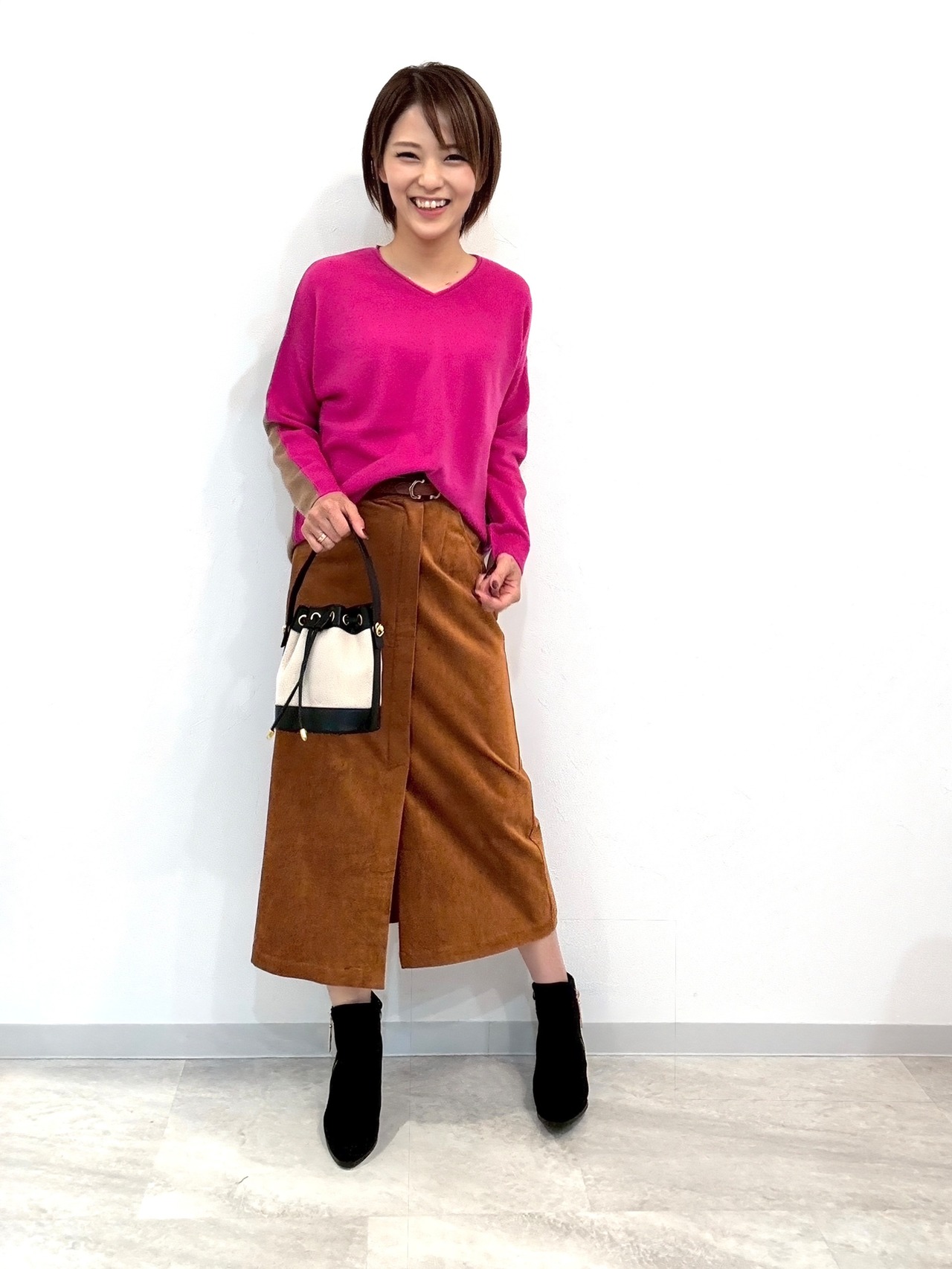 カシミヤ100%Vネックセーター