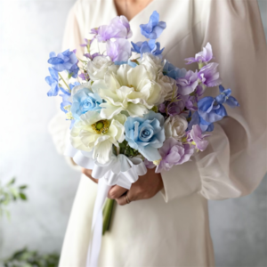 白アネモネ×紫×ブルークラッチブーケ☆ブートニアつき