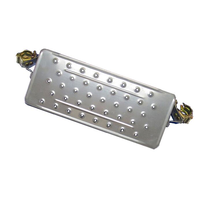 自在ステップ パンチングタイプ 250-600 1枚 建設作業現場の昇降通路に。簡易ステップ。Φ48.6単管パイプとの組み合わせで階段作成。簡易避難通路やイベント、アウトドアのアプローチ。(通称：スーパーステップ：Super Step)角度調整機能 仮設 プレート型 600P　 (個人宅配送不可) 実用本位の５段階角度調整システム。農業や林業、漁業にも。錆に強いSPG(亜鉛鉄板）使用。室内や室外の点検通路（階段）などにも。プラント用仮設昇降階段に