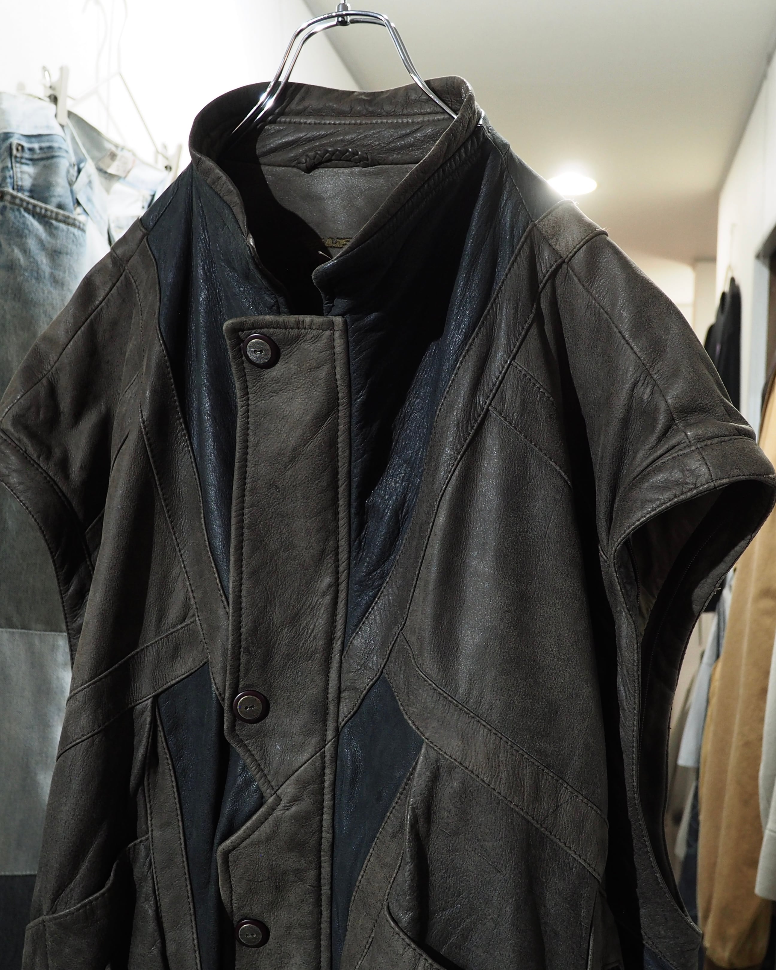 " 変形 × 分離 " Sleeve Detachable Gimmick × Panel Switching Vintage Loose Leather Jacket