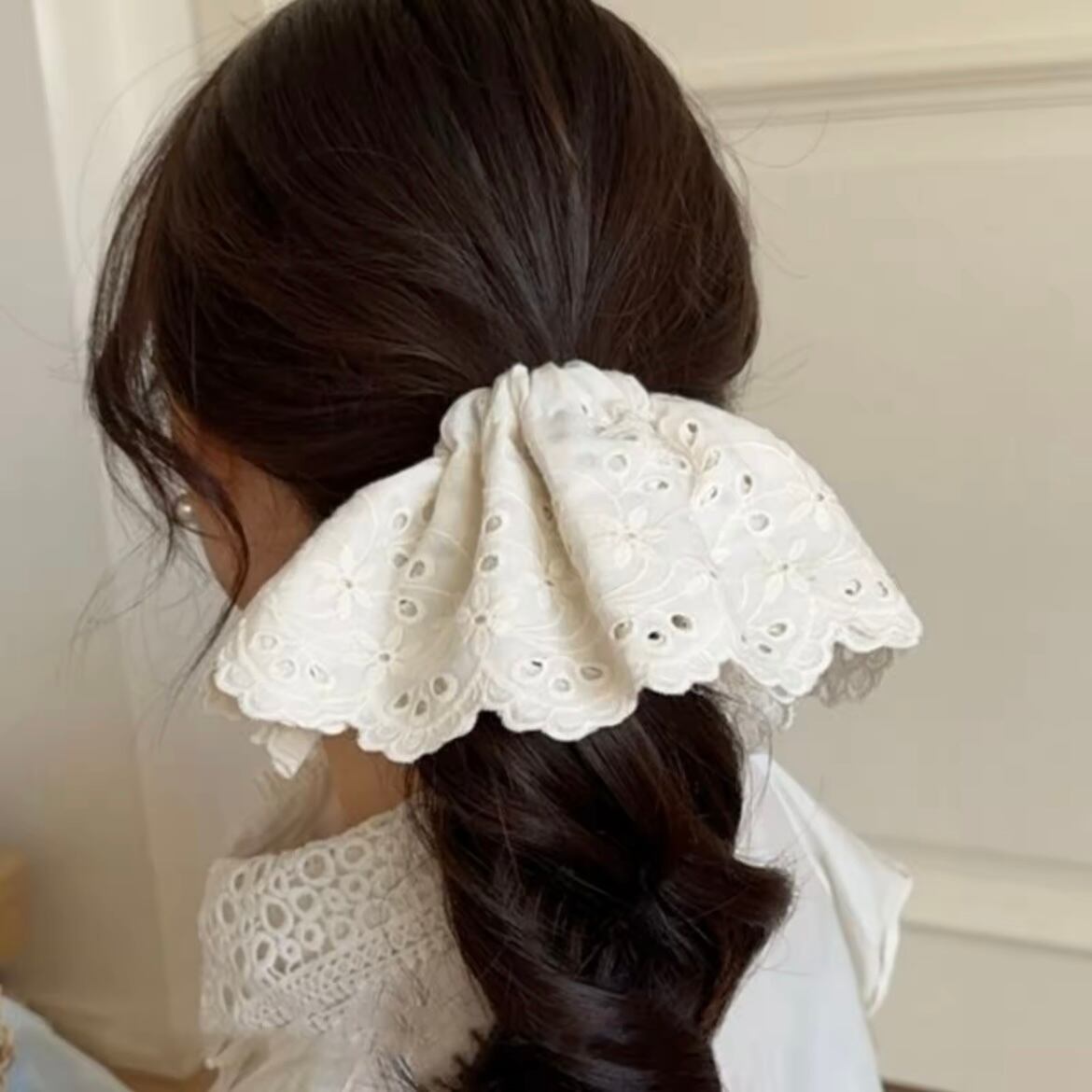 レースフリルビッグシュシュ