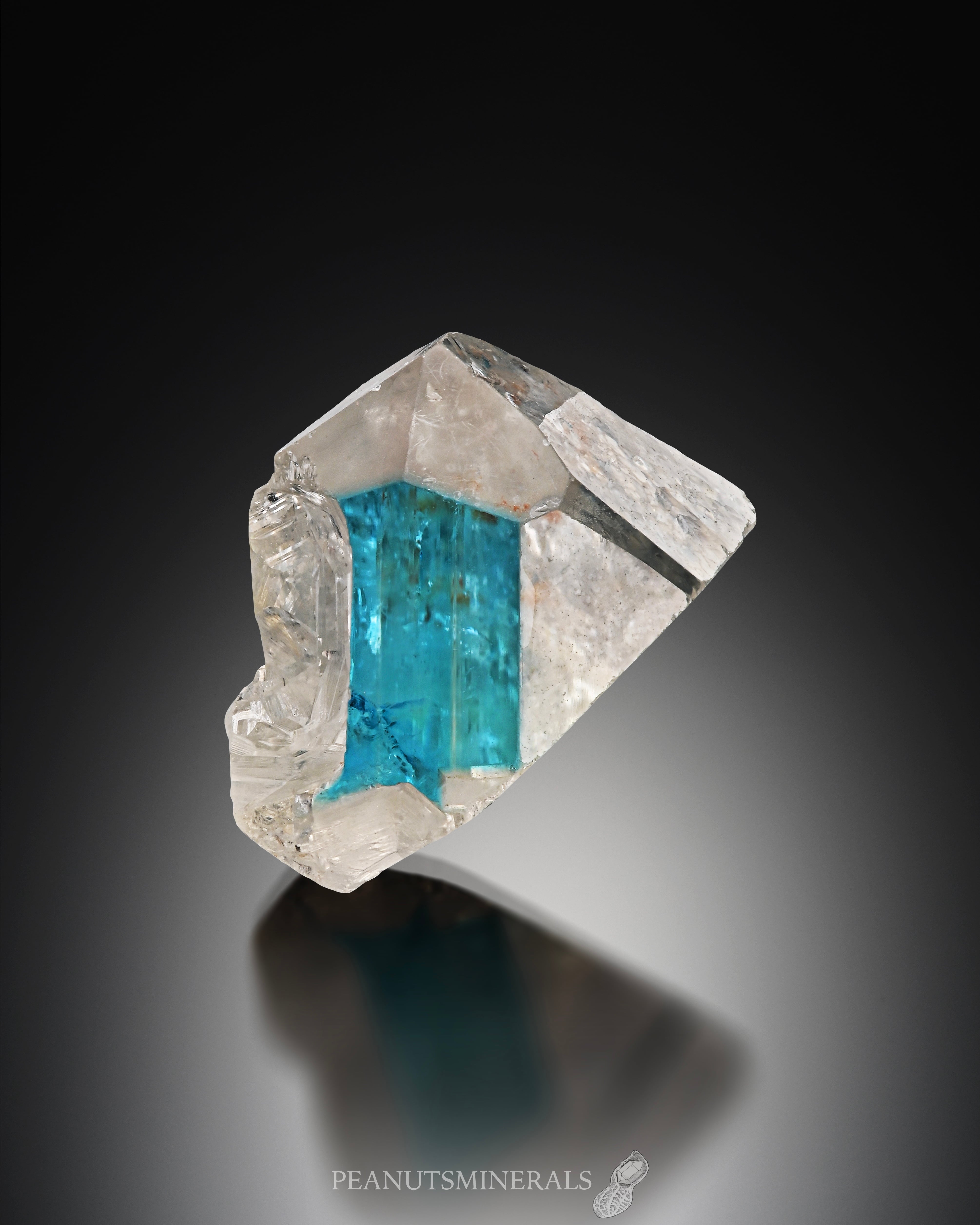 【穴あき】ジンバブエ産のユークレース（Euclase） ユークレース【Euclase】ジンバブエ産 | PEANUTS MINERALS