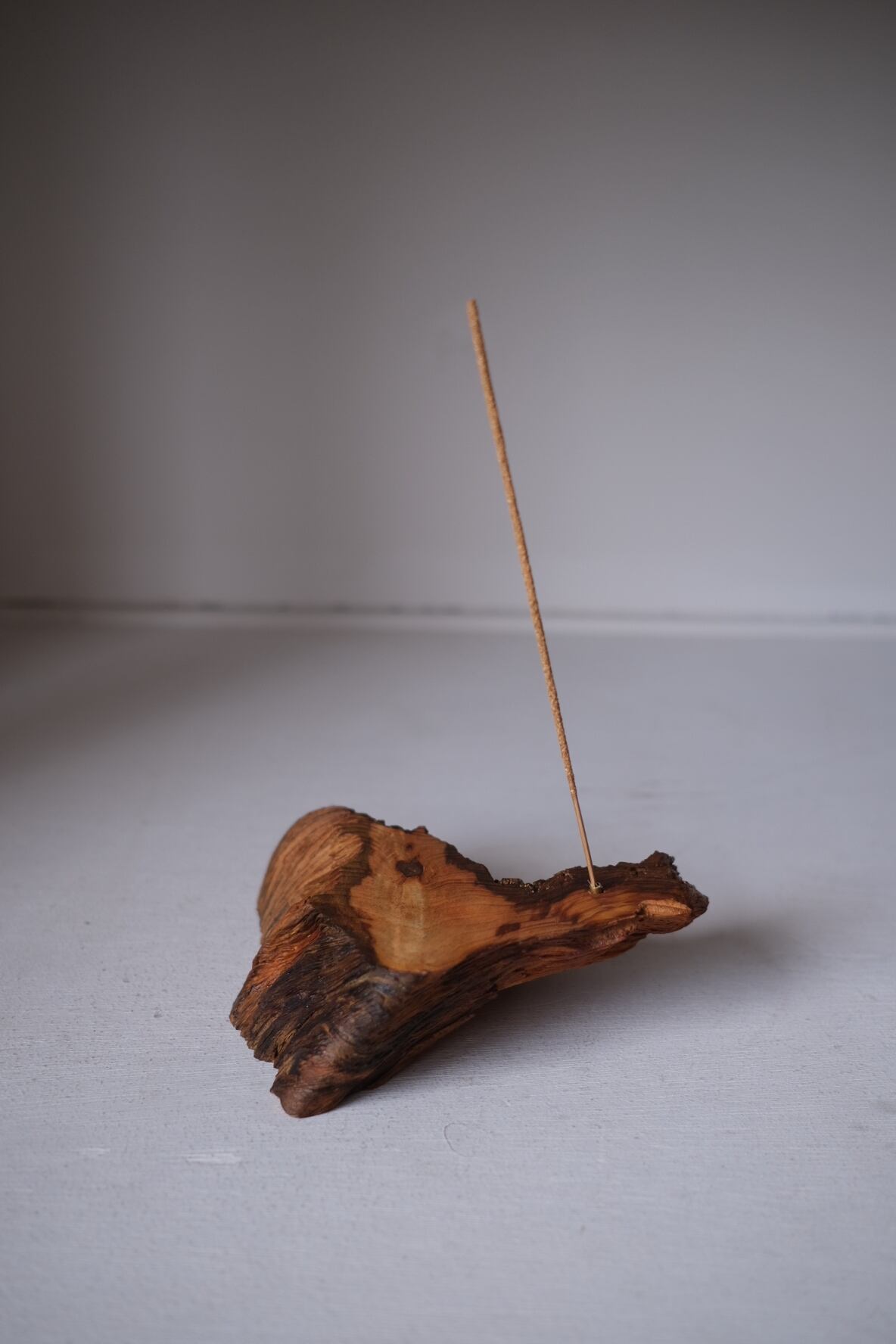 一枚板お香立て 黒松 -black pine- | TORINOKI FURNITURE