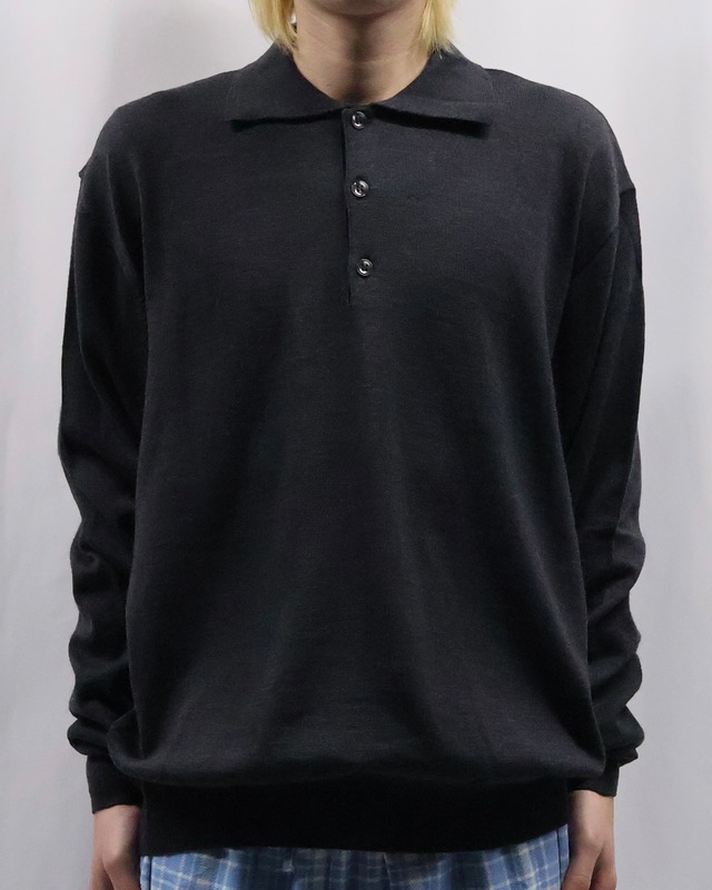 gray knit polo shirt