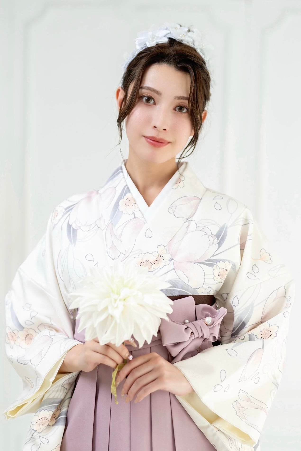 Kimono Sienne 卒業式袴3点セット 白 チューリップ 二尺袖着物 Kimono Sienne 卒業式袴3点セット 白 チューリップ 二尺袖着物