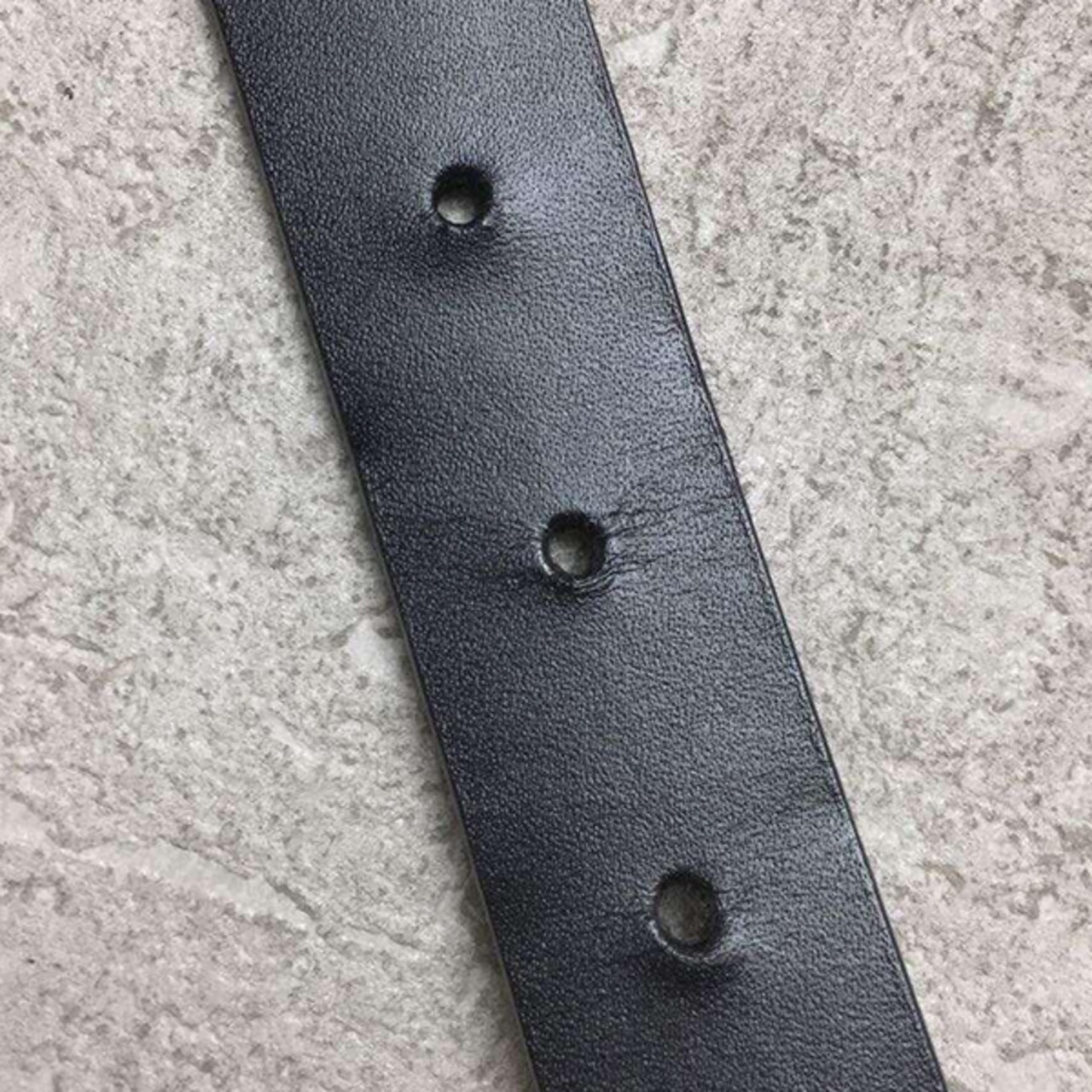 GUCCI(グッチ)ロゴ型押しベルト/ブラック