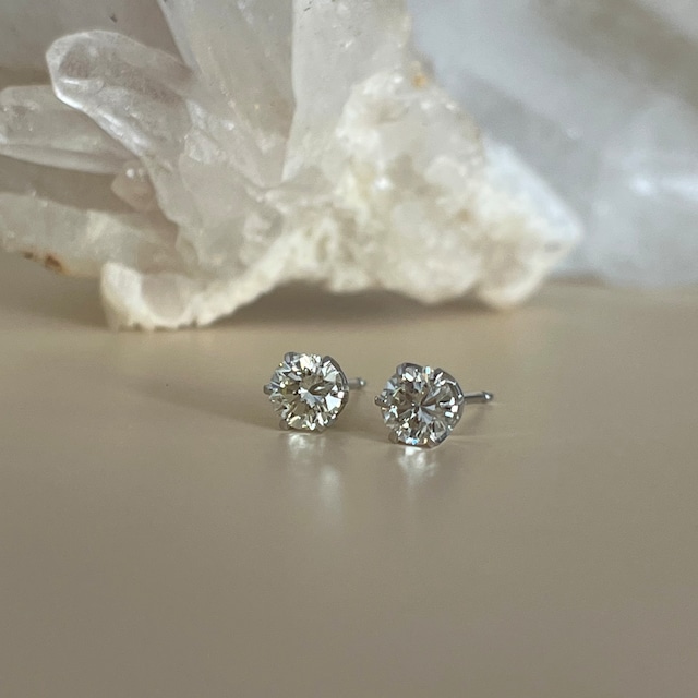 ラウンドブリリアントカット ダイヤモンド ピアス  0.50 ct プラチナ チェカ 鑑定書付