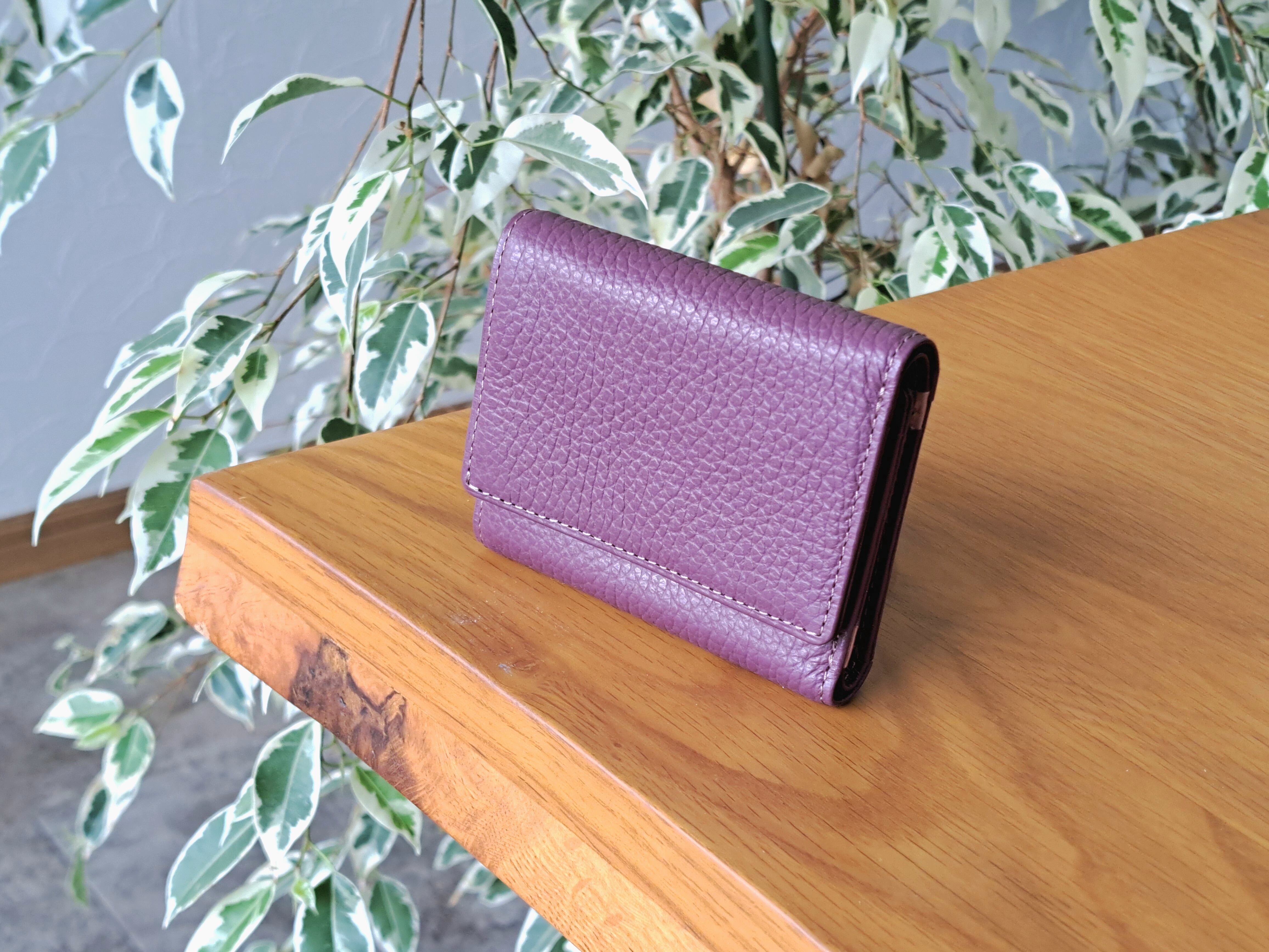 鑑定済み プラダ 三つ折り 財布 三角プレート ミニ コンパクト レザー 革 紫 三つ折り財布/ 紫 / コンパクト / ミニ財布 / 小さいバッグ / セカンド