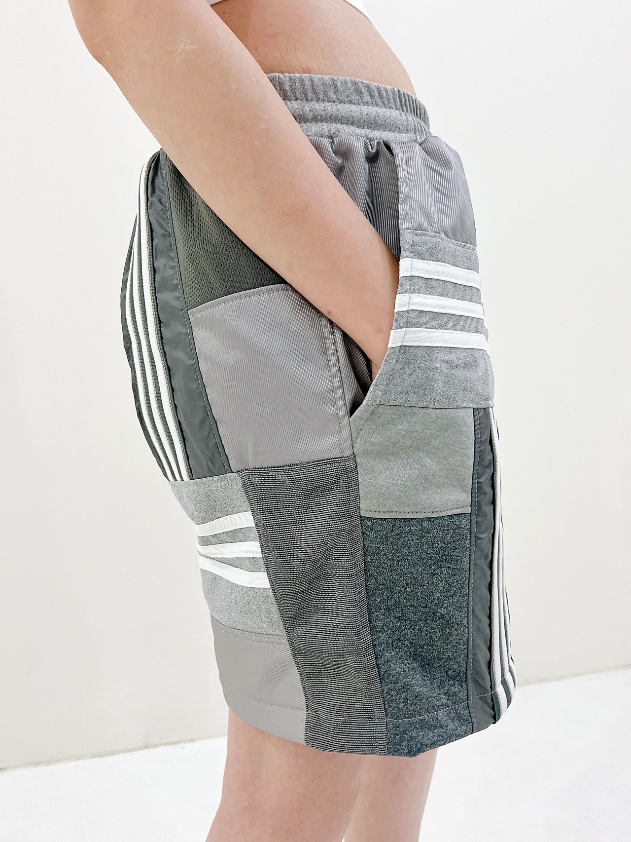 KOH ISHIGURO Upcycled Crazy Patchwork Short Pants -GRAY- Woman model - 9