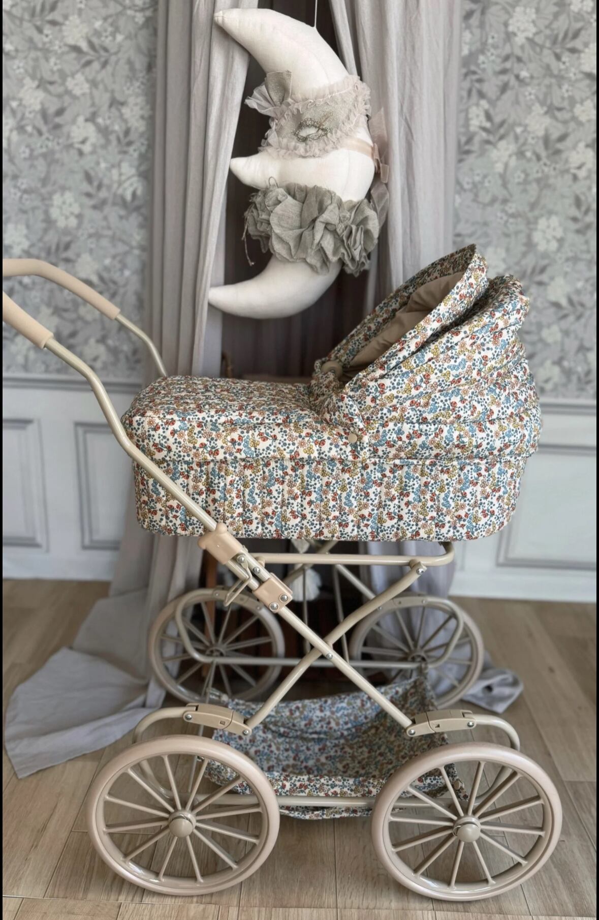 【希少】アンティーク押し車 ベビーカー風 バスケット 希少】アンティーク押し車 ベビーカー風 バスケット 希少