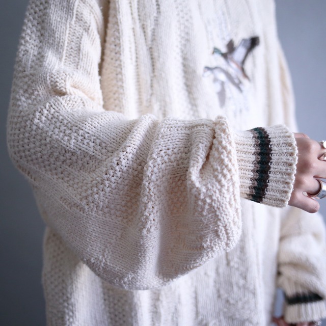 "刺繍×鳥" 3D low gauge knit loose cotton sweater