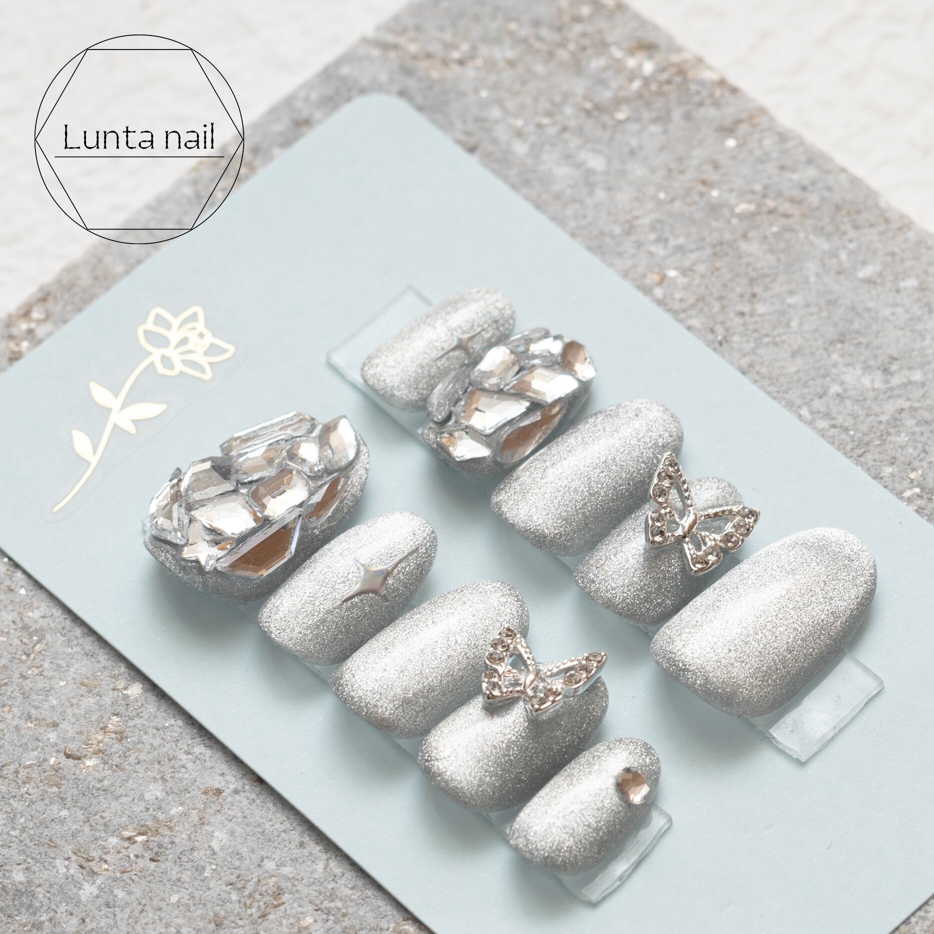 シルバーマグ×ストーン埋め尽くしネイル | Pay ID