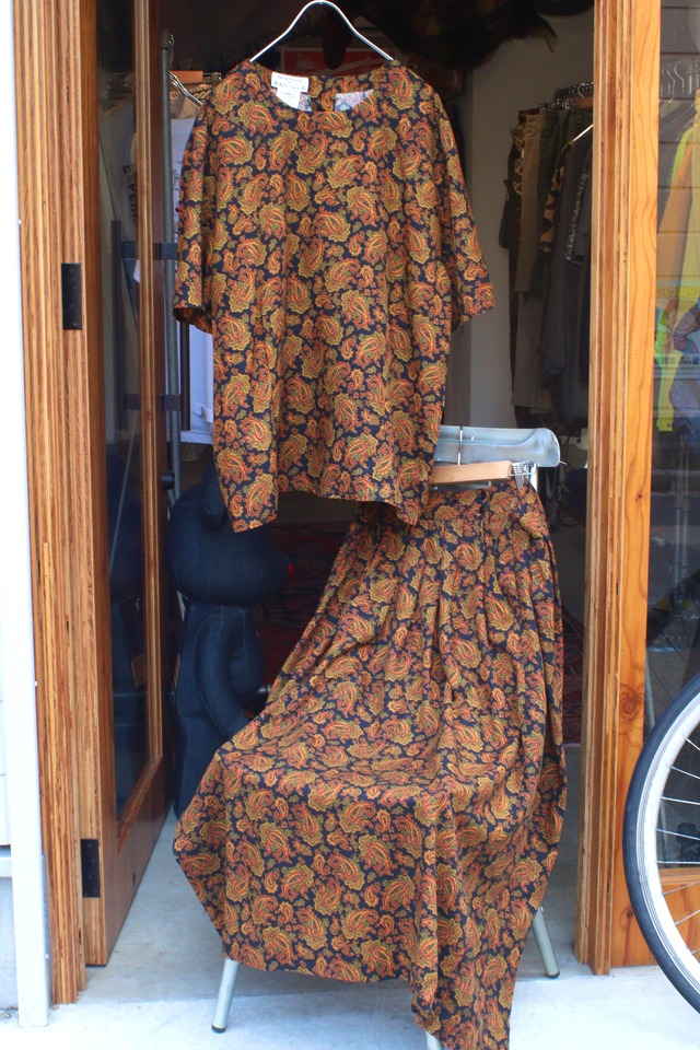 1990s “ rena rowan for saville “ 100% rayon paisley pattern shirts & skirt set-up .  size large .