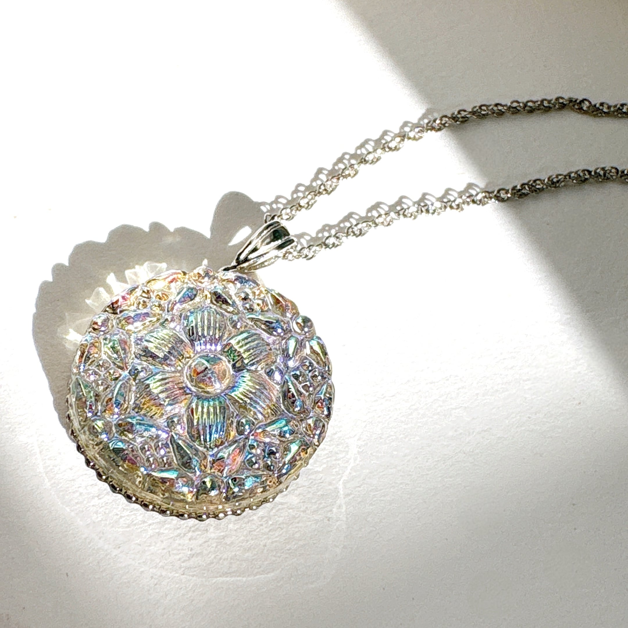 光のレース -Lace of Light- チェコガラスのネックレス