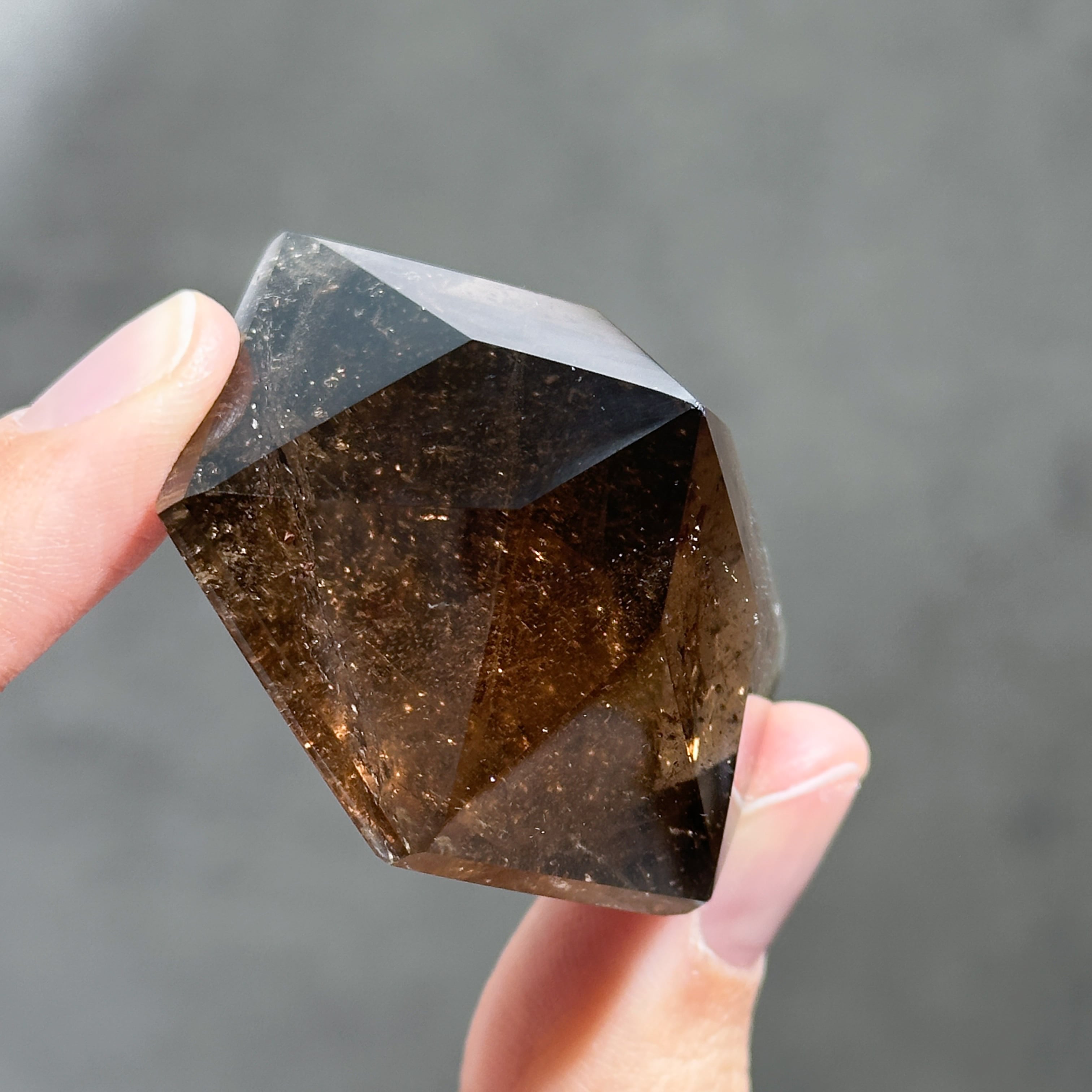 高品質】ミナスジェライス産スモーキークォーツ ダイヤモンドカット 31
