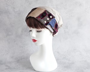 ボタン付きサッシュベルト（パッチワーク/レトロな花柄）とグレージュカラー: Button sash belt (patchwork / retro flower pattern) and grey color.