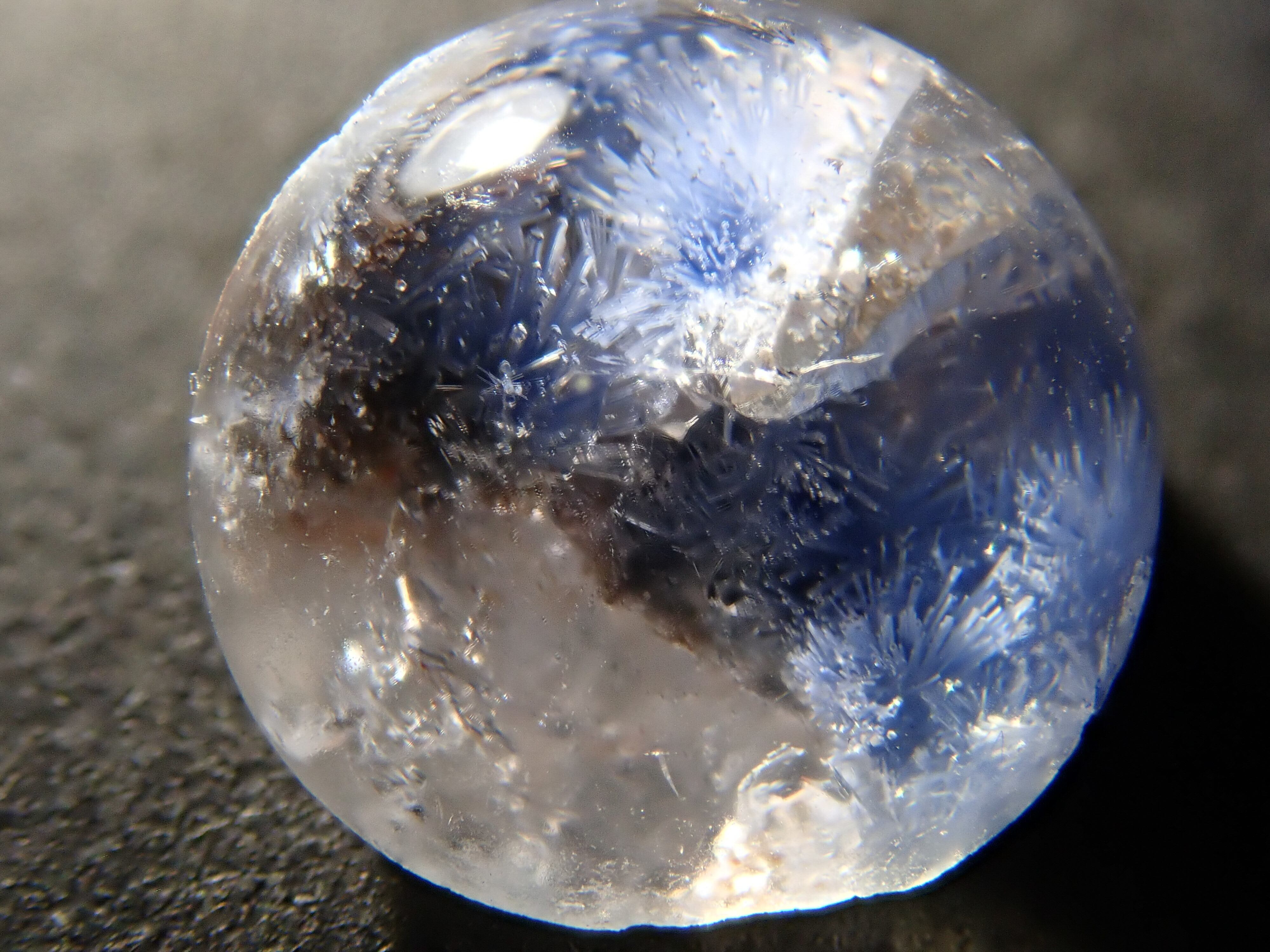 ブラジル産デュモルチェライトインクォーツ 1.867ct