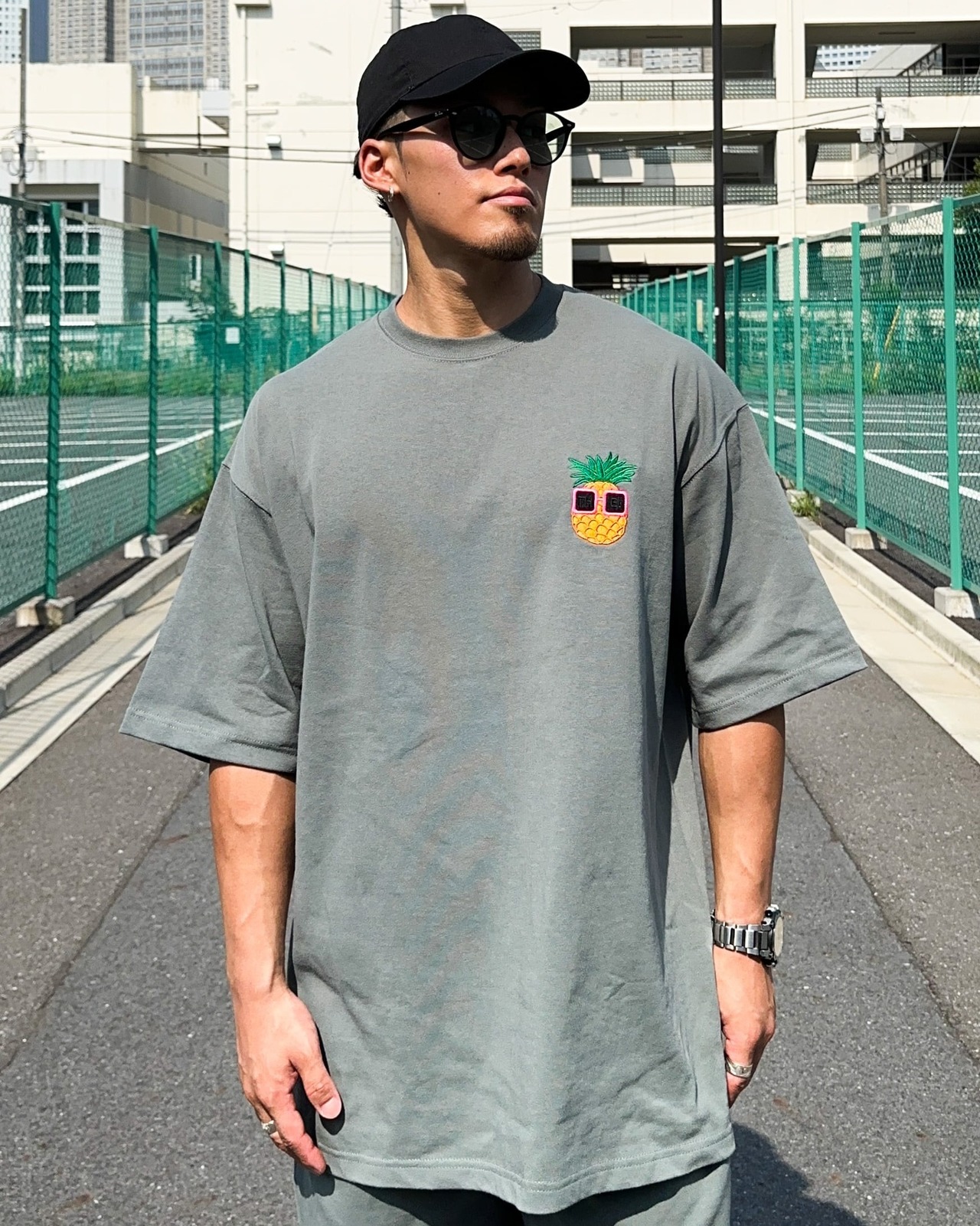 PINEAPPLE MAGNUM WEIGHT BIG SILHOUETTE T-SHIRT - STONE GREEN