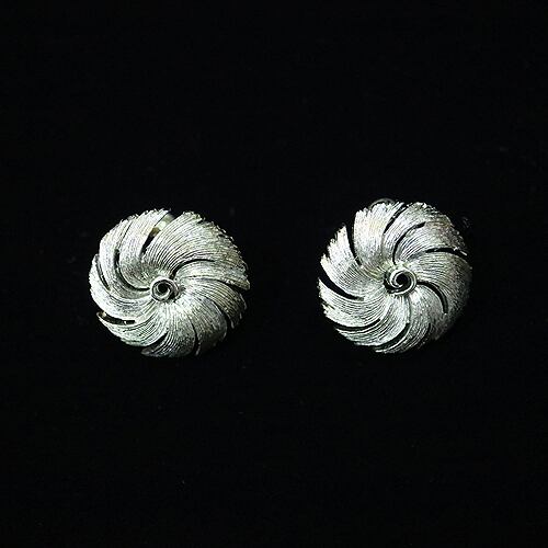 未使用 CHANELフランス製ブラックレザーカメリアコサージュ | JVINTAGE