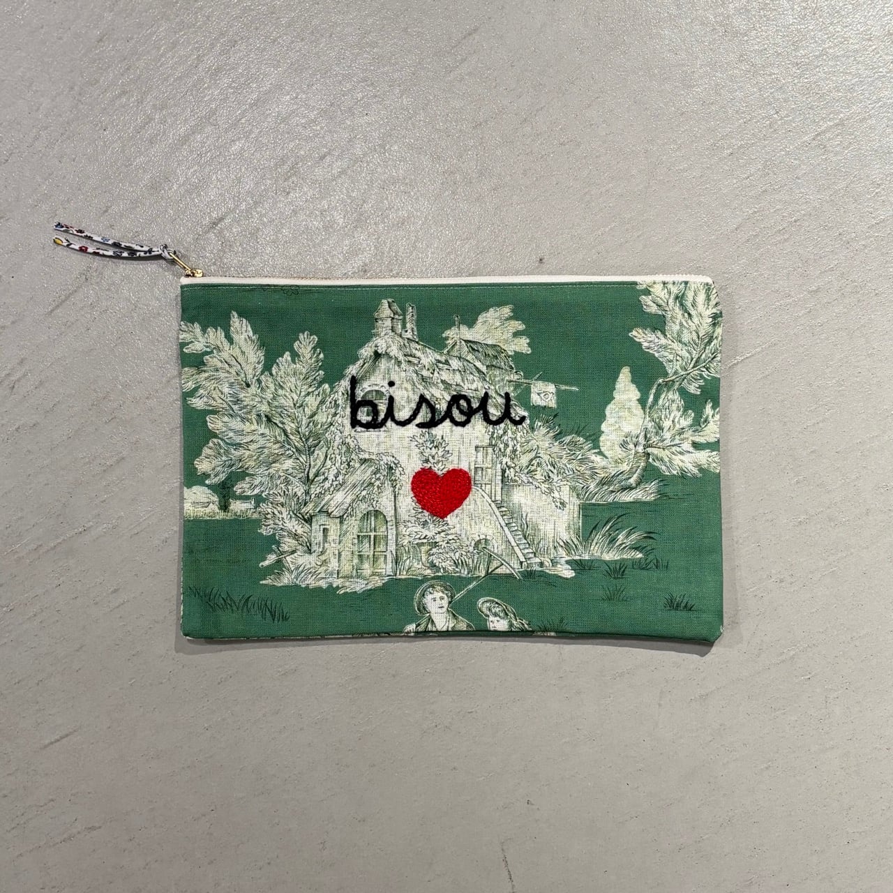 Toile de Jouy POUCH LARGE GREEN/bisou