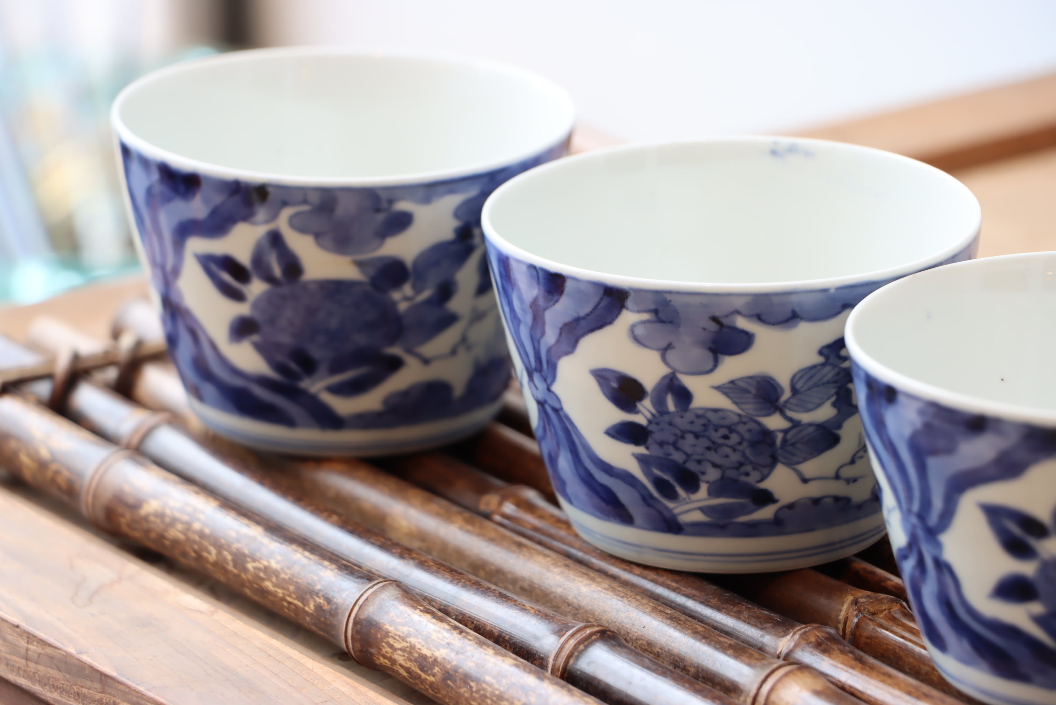 蕎麦猪口 向付 5客 色絵付 窯傷 花文様 金彩 明治 大正 B 幕末 明治 伊万里焼 色絵染付 湯呑 向付 蕎麦猪口 松竹梅 金彩 染付