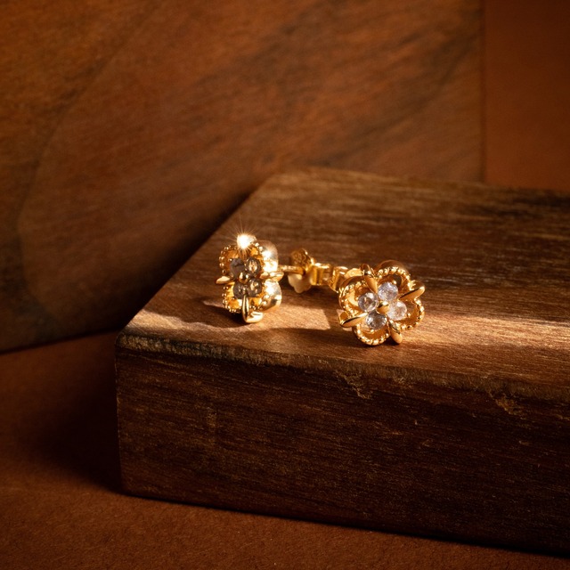 貴婦人｜コーディエライト｜S925シルバー｜天然石クラシックフラワーピアス