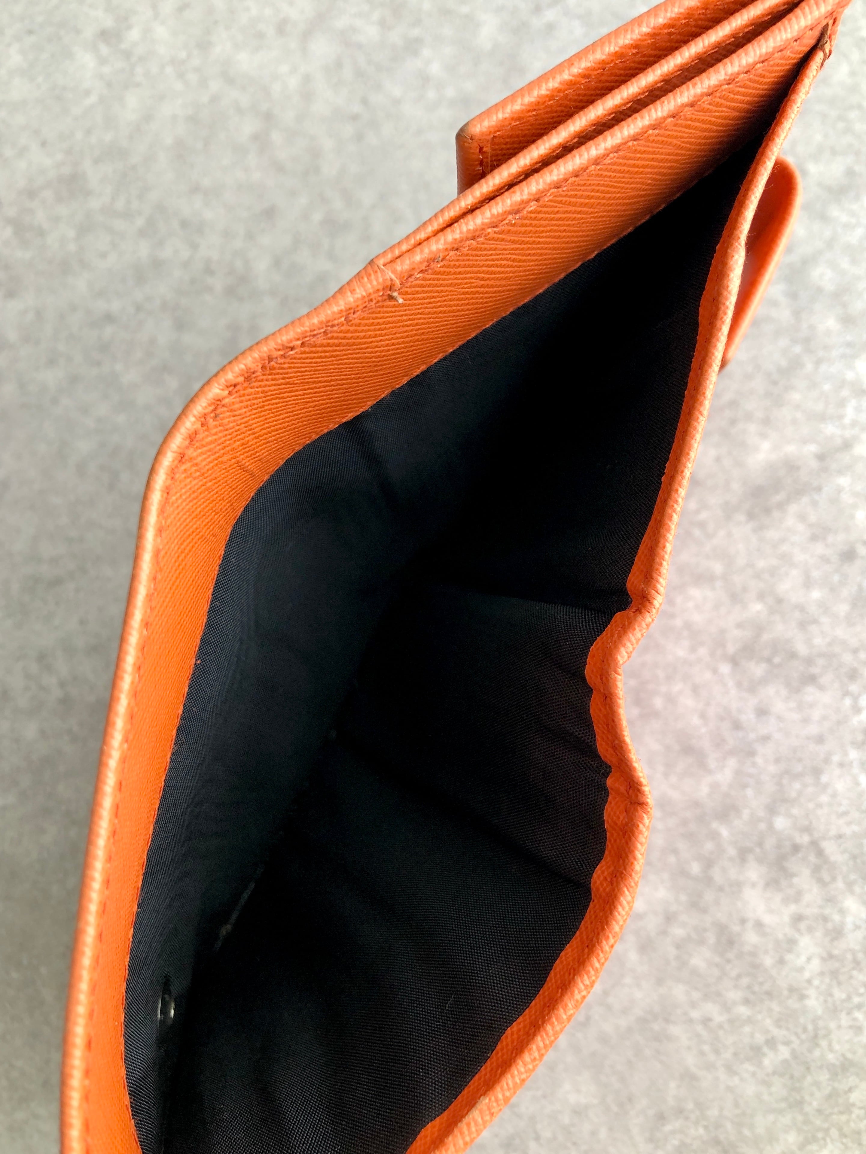 PRADA プラダ 財布 オレンジ トライアングルロゴ レザー 二つ折り