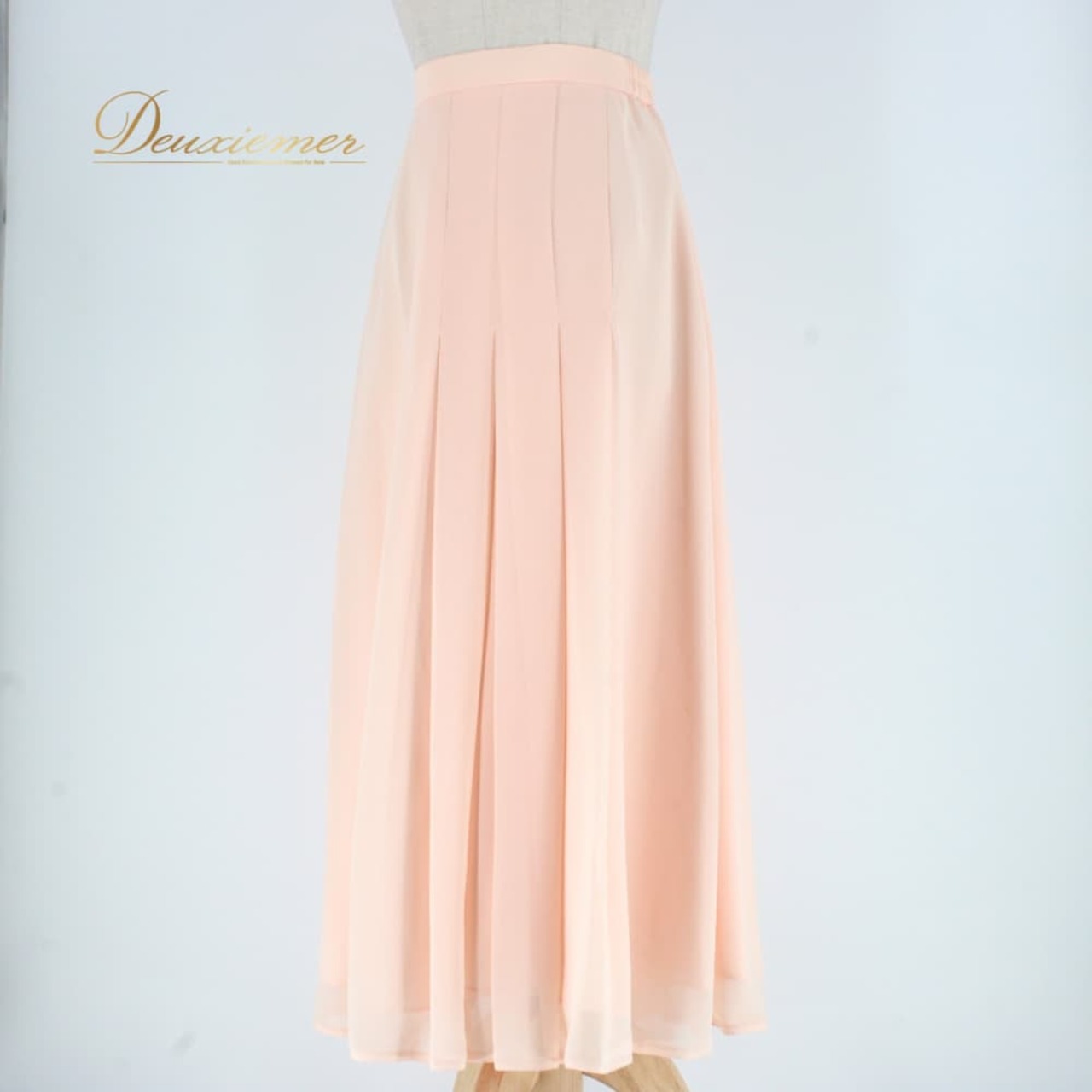 社交ダンス 衣装 スタンダード スカート レッスンウェア レディース Papillon ピンク系 無地 フォーマル シンプル 練習着 上品 清楚 社交ダンススカート スタンダード用スカート 薄ピンク系 サーモンピンク系 ピンクベージュ系 無地スカート プリーツ風 デザインスカート フレアスカート ふんわりスカート 練習用 競技用 発表会用 コーラス風 上品ドレス風 レッスンウエア レディースフォーマル ダンス衣装 日本製 きれいめ きちんと感 体型カバー すっきりライン スタイリッシュ