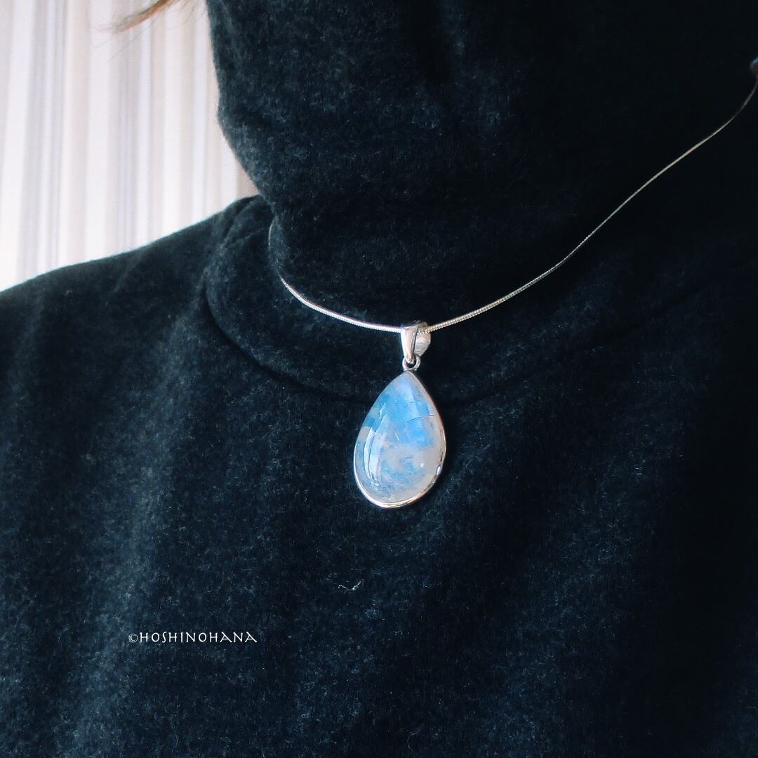 ★Special SALE!! 20%OFF!!★【Sv925】*高品質* レインボームーンストーン *Big Tear Drop* ペンダント  6月の誕生石