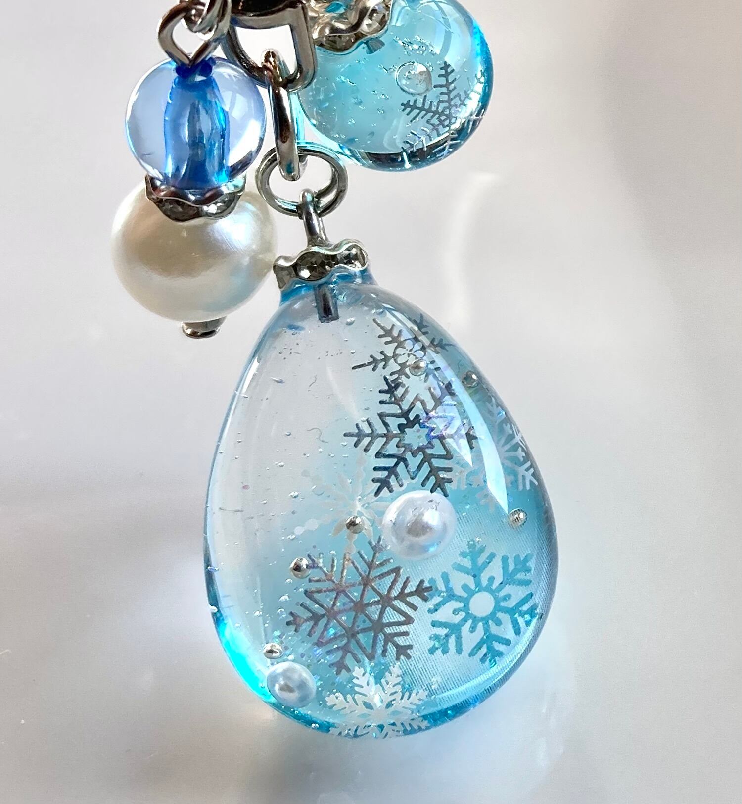 ぽってり雪バッグチャーム | みえのレジン