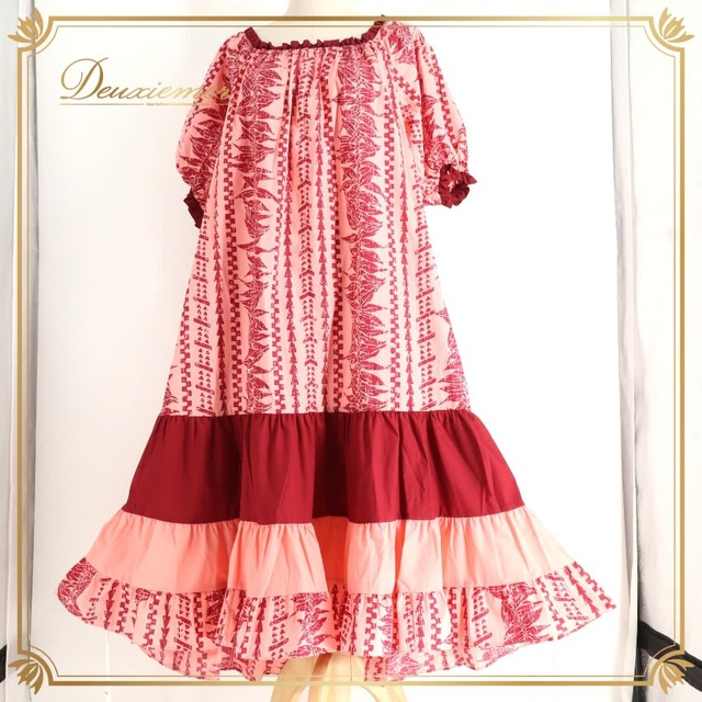 フラダンス 衣装 T&L MUUMUU FACTORY ムームーファクトリー ワンピース ドレス ピンク系 レッド系 ハワイアンプリント ハワイアンダンス ハワイアン アロハ フラ ダンス レッスン 練習 フリル フリル袖 グランジ加工 かわいい おしゃれ 華やか 鮮やか ダンス衣装 練習着 レッスンウェア スクエアネック 五分袖 ピンク 赤 あずき色 ハワイ製