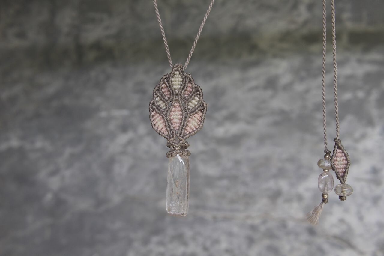 Kunzite micromacrame design pendant