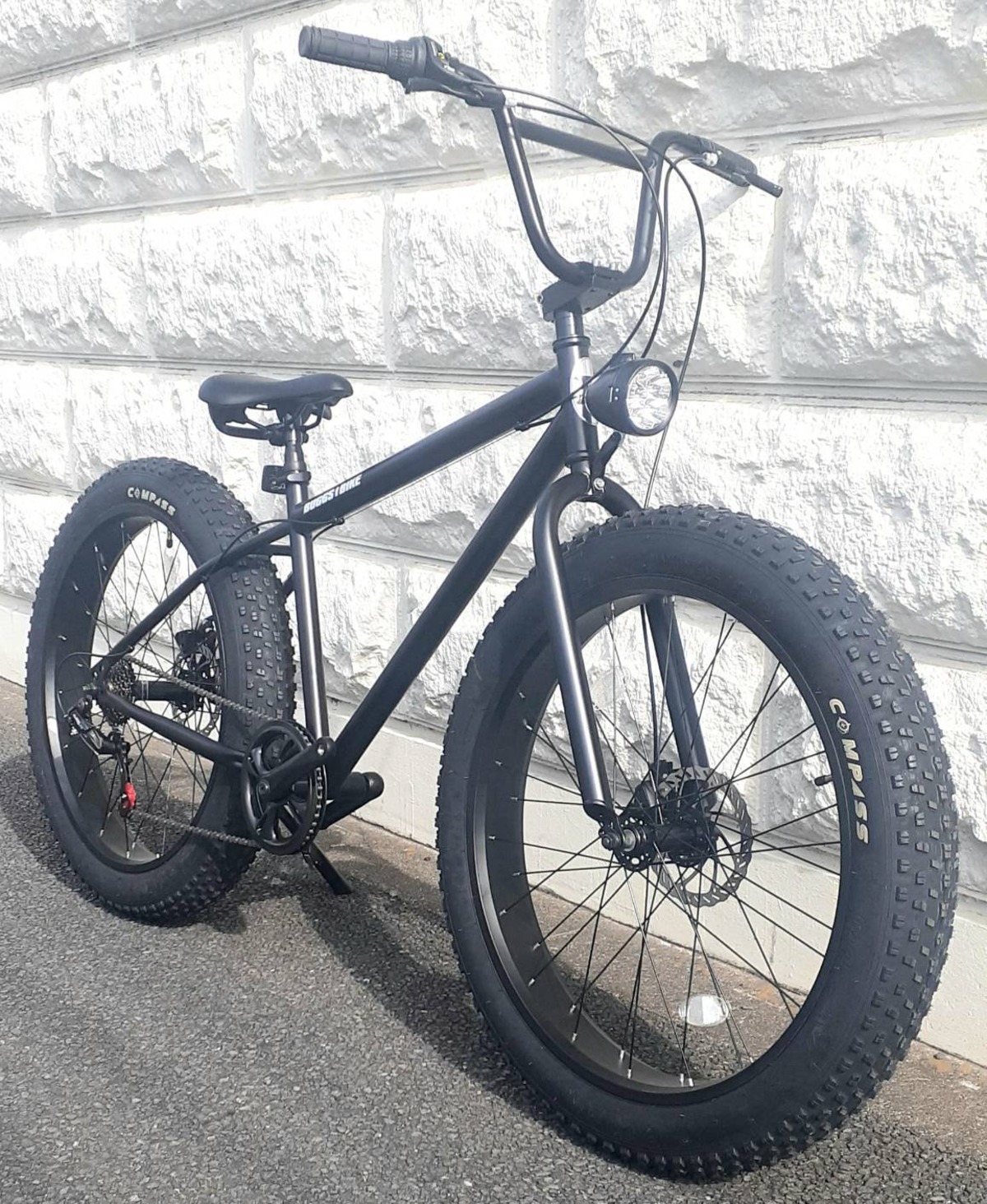 ファットバイク 26インチ 6段変速ギア ライト付き Buggs Bike 自転車専門店 ファットバイク 26インチ 6段変速ギア ライト付き Buggs Bike 自転車専門店