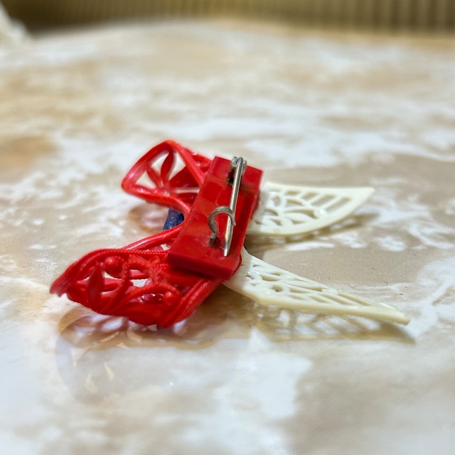 40s celluloid tricolor ribbon brooch