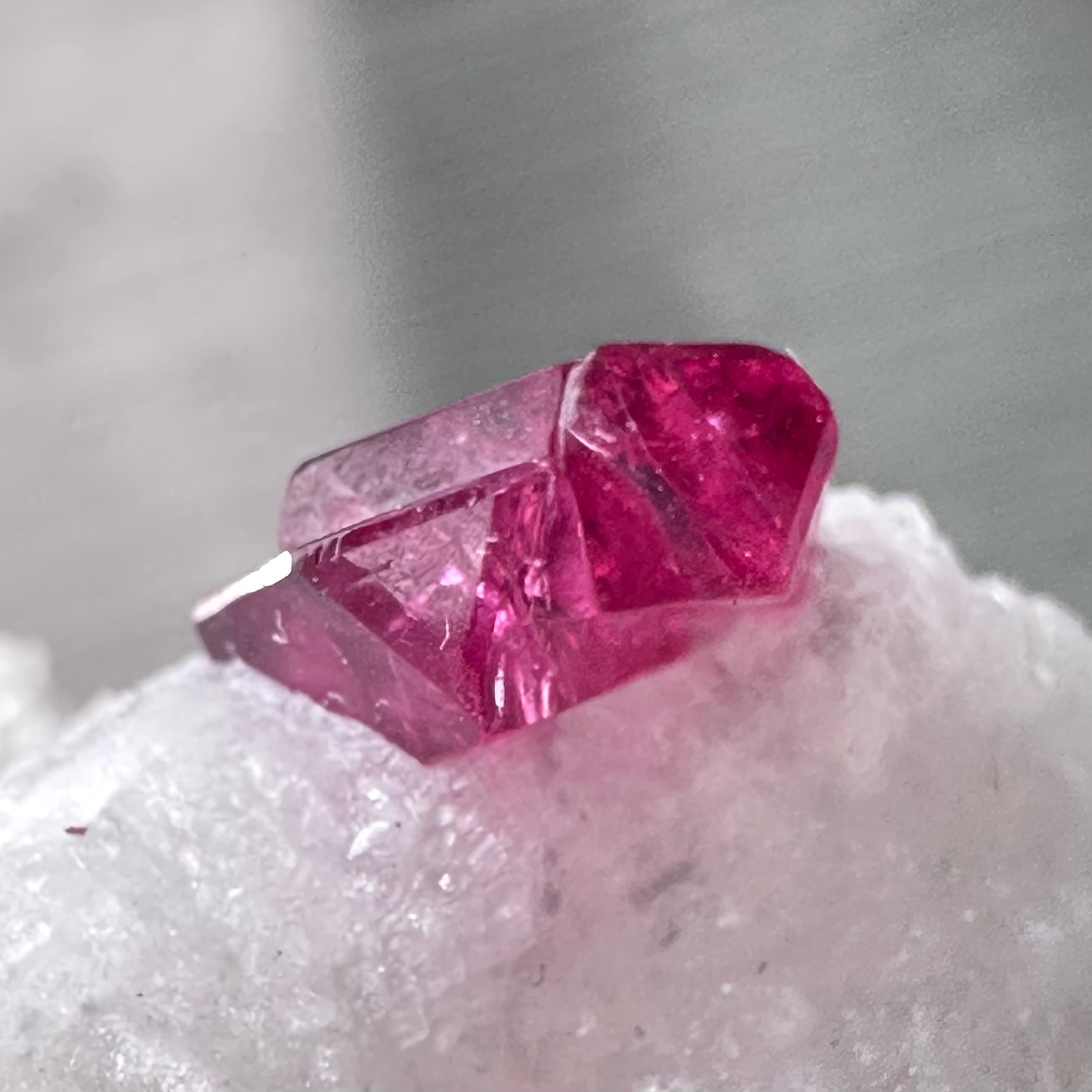 スピネル【Spinel】ミャンマー産 | PEANUTS MINERALS