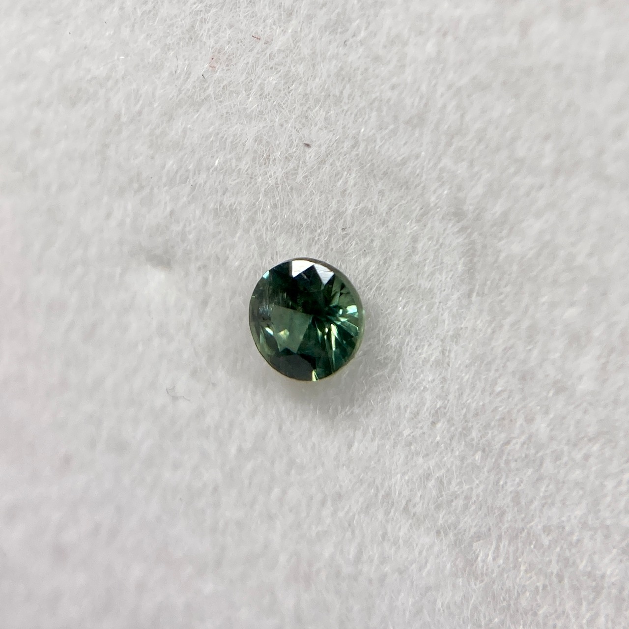 丸いサファイア 緑系 約3.1mm r-0089