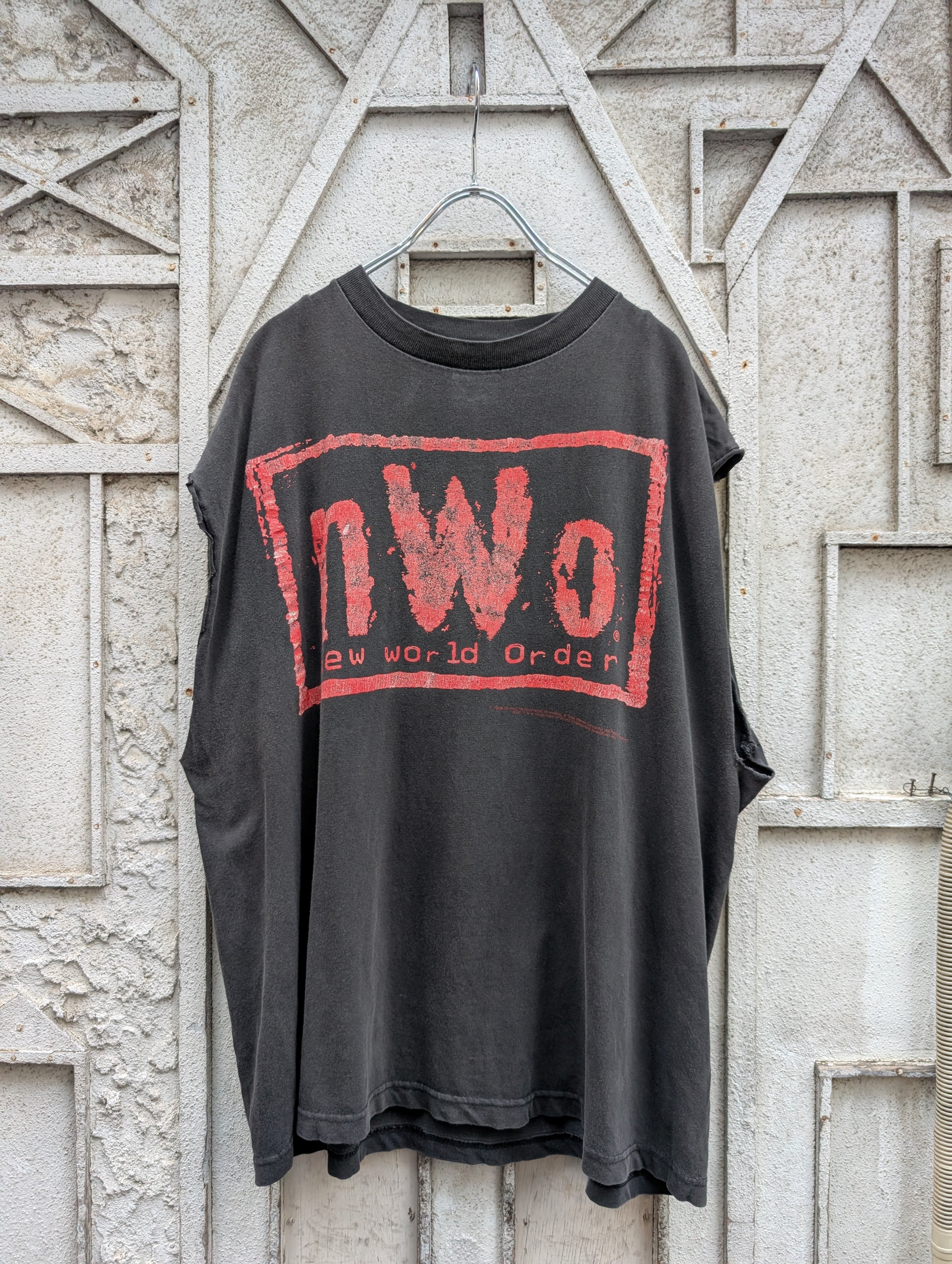 "nWo" print sleevless