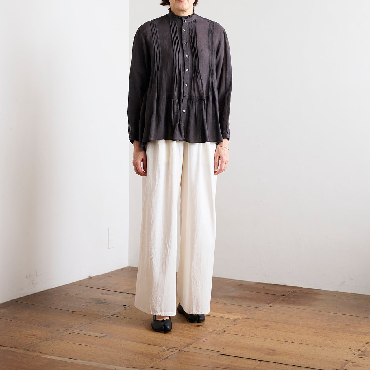 suzuki takayuki スズキタカユキ pin-tuck blouse dark bronze suzuki takayuki スズキタカユキ pin-tuck blouse dark bronze