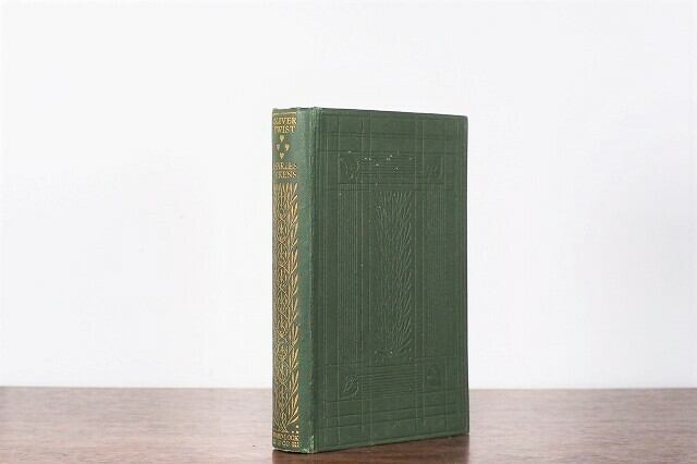 OLIVER TWIST /display book