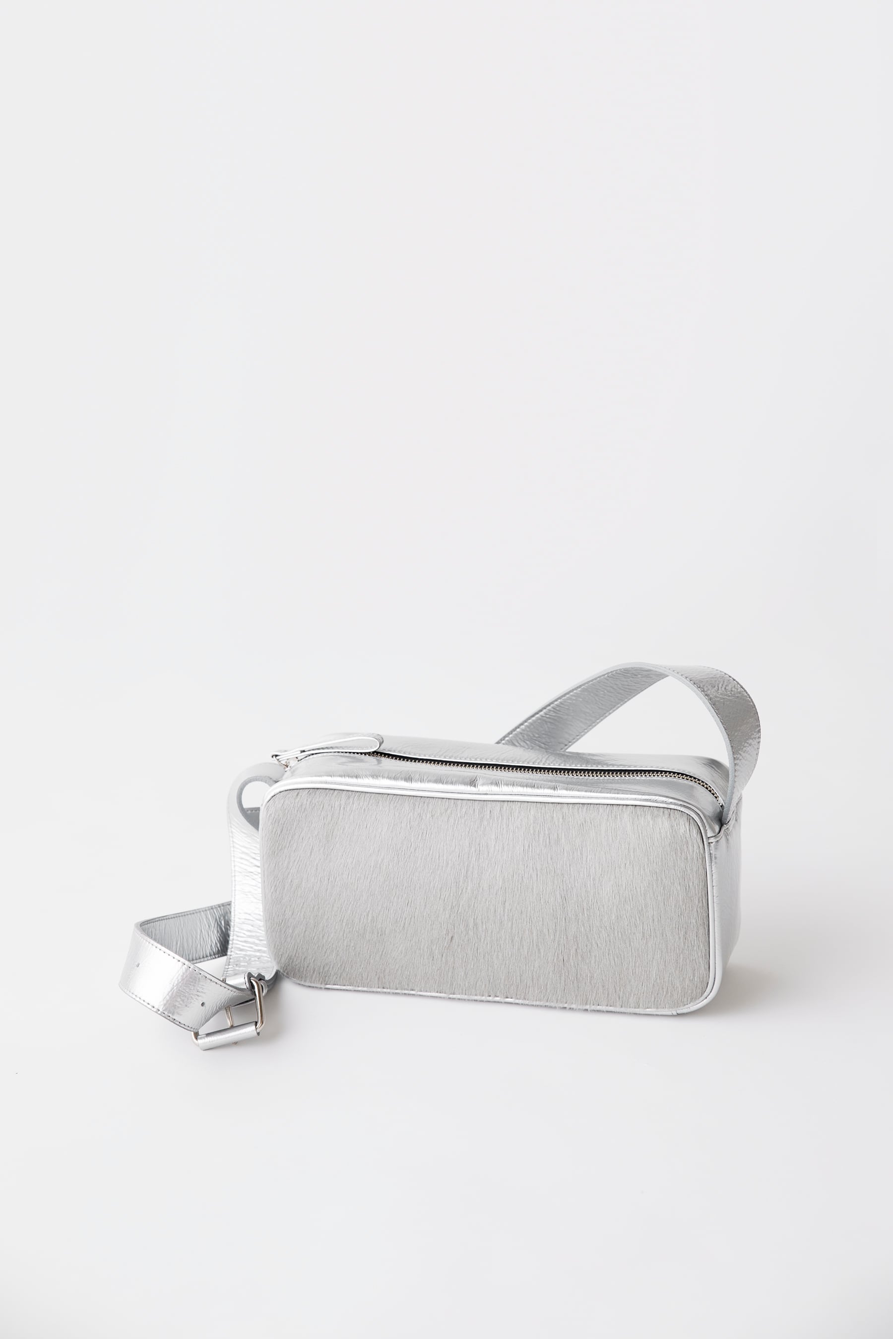 DEUX MILLE エナメル×ポニー ショルダーバッグ シルバー | 大人になっ